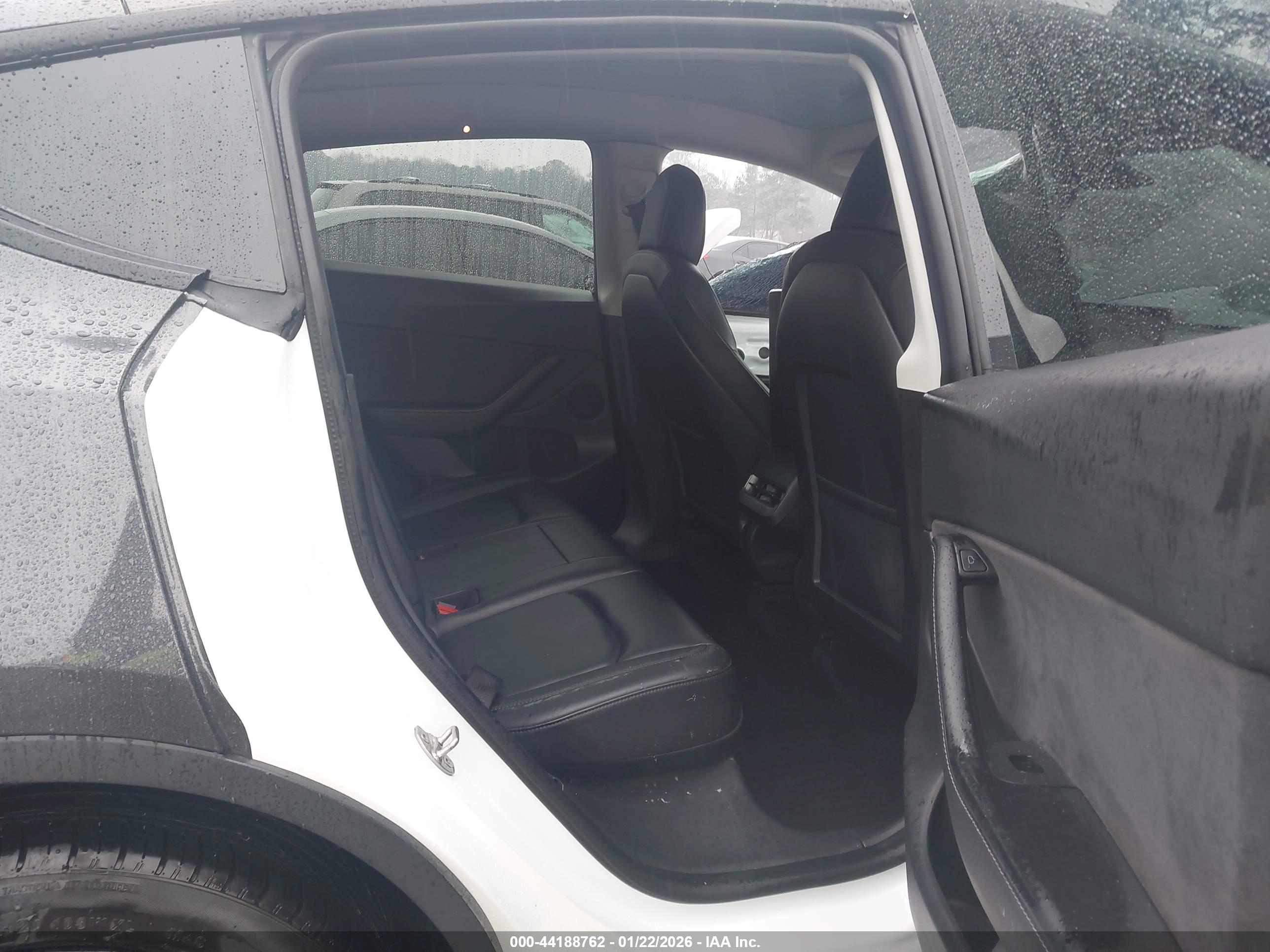 TESLA MODEL image 8