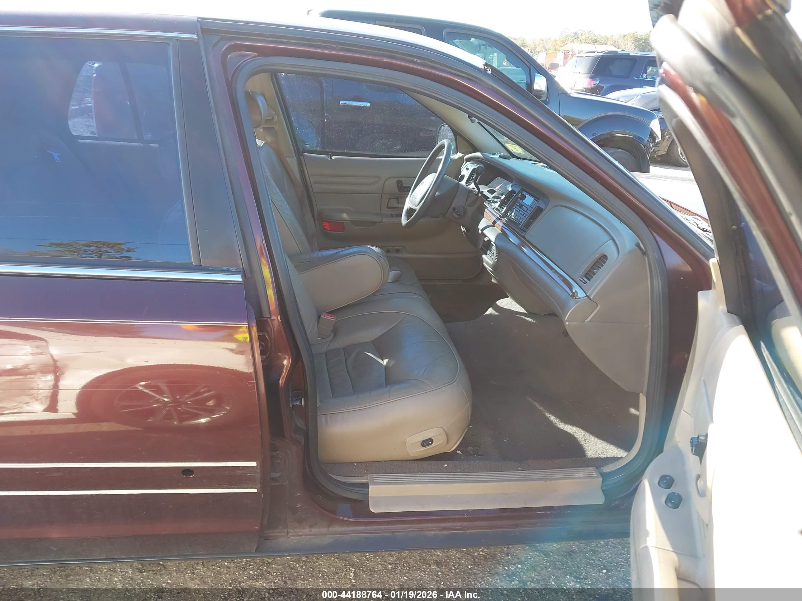 FORD CROWN image 5