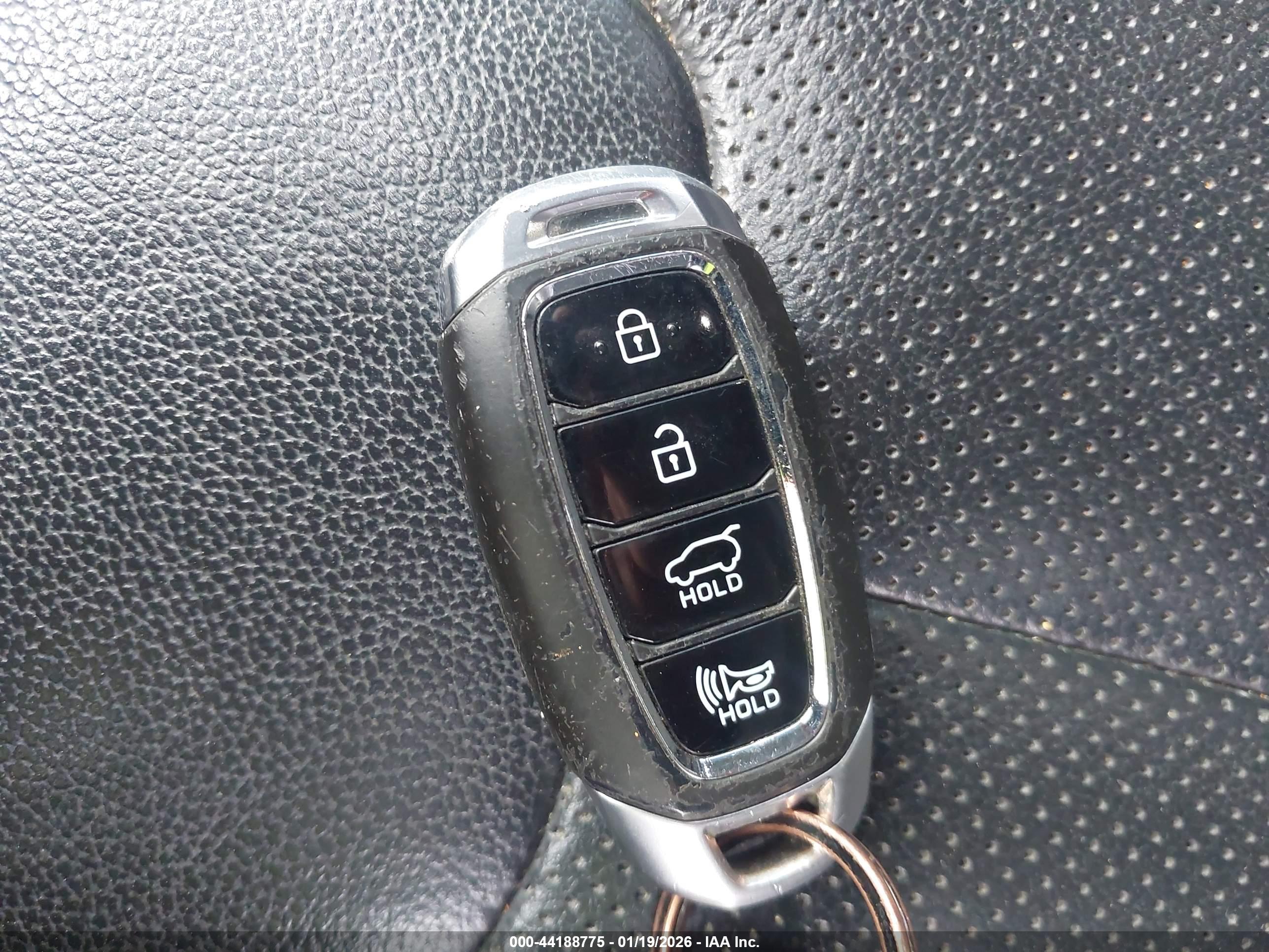 HYUNDAI SANTA image 11