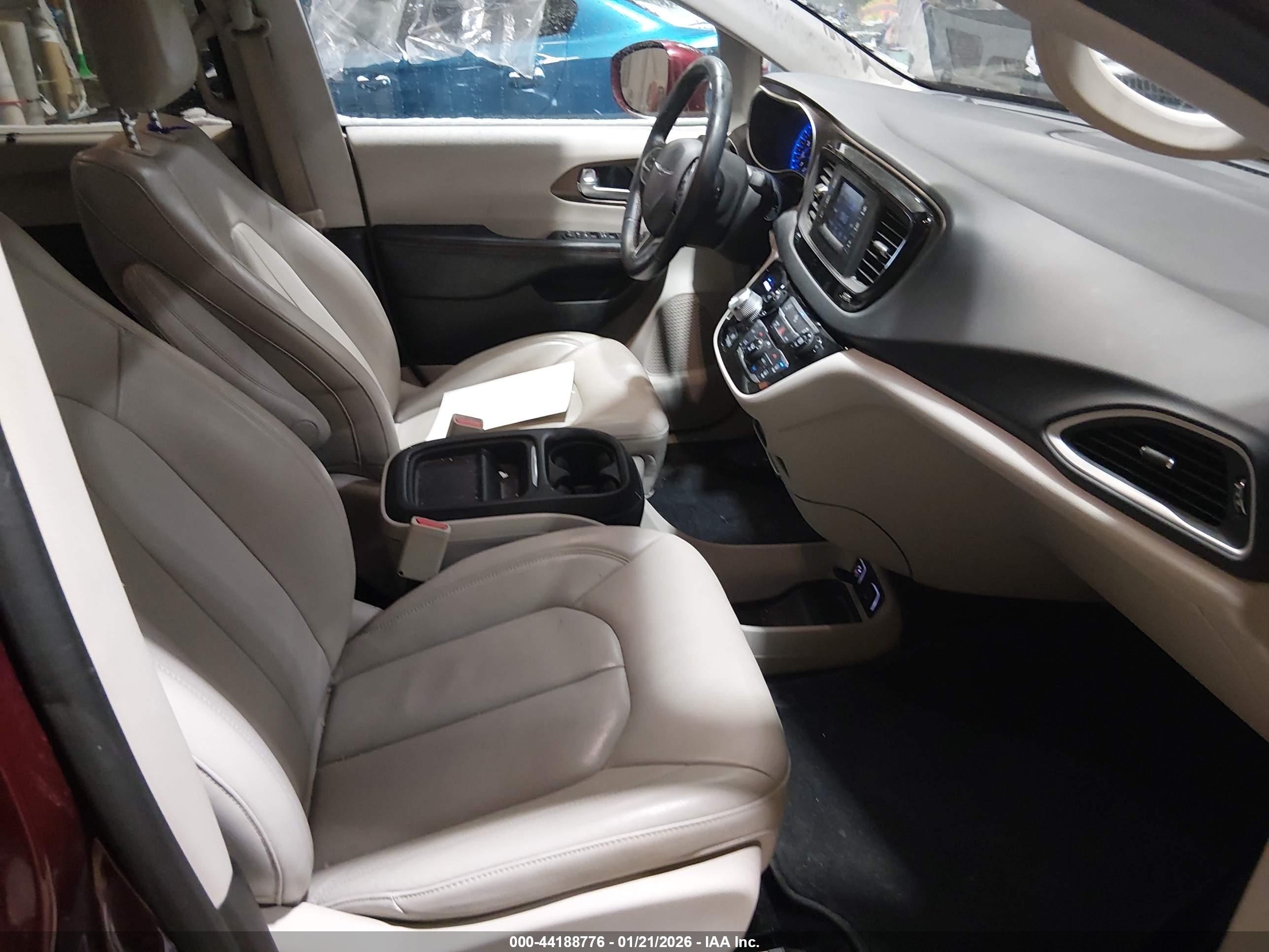 CHRYSLER PACIFICA image 5