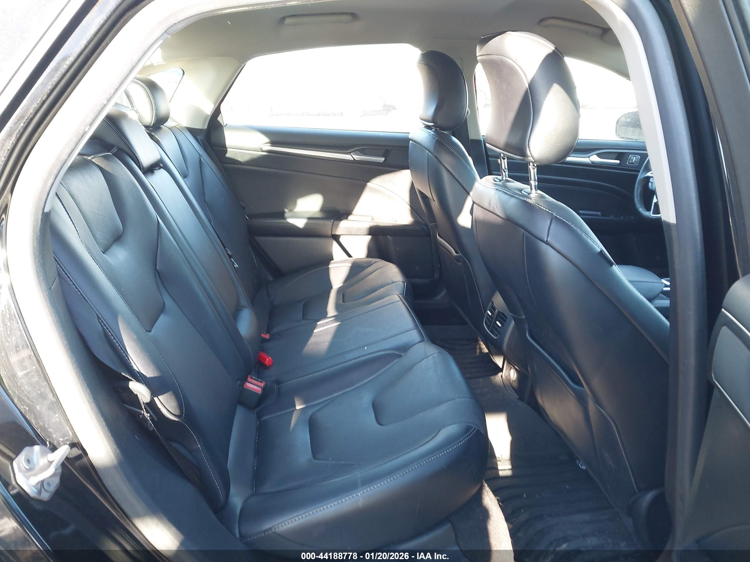 FORD FUSION image 8