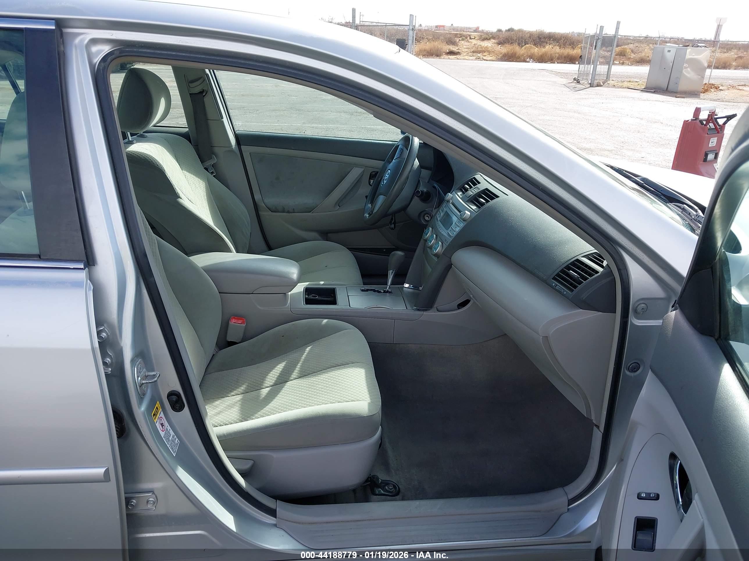 TOYOTA CAMRY image 5