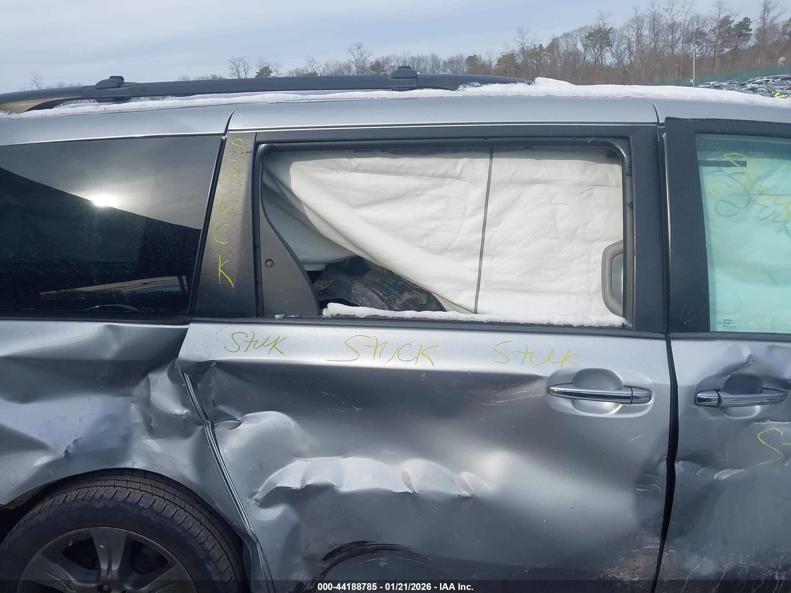 TOYOTA SIENNA image 8