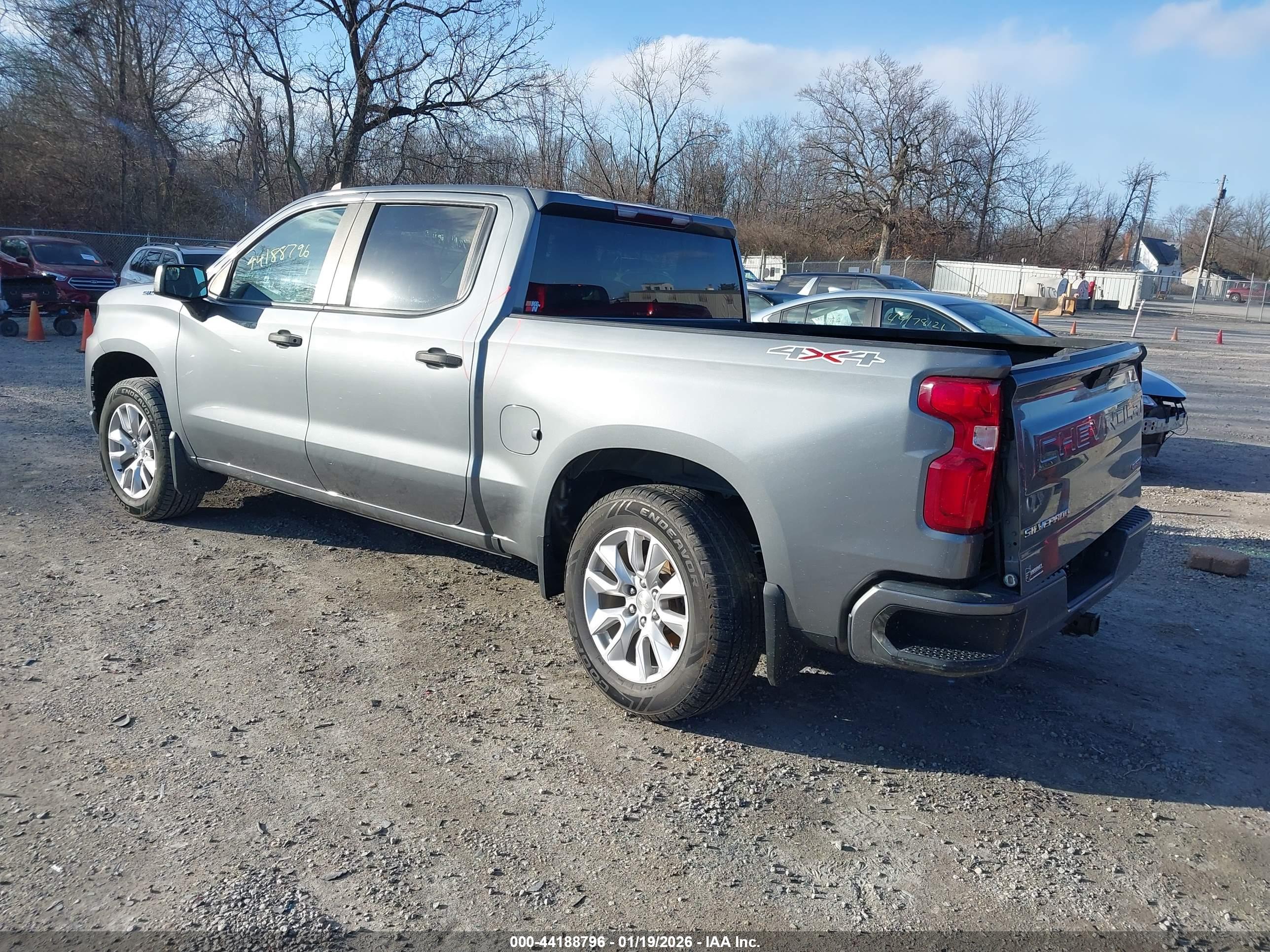 CHEVROLET SILVERADO image 3