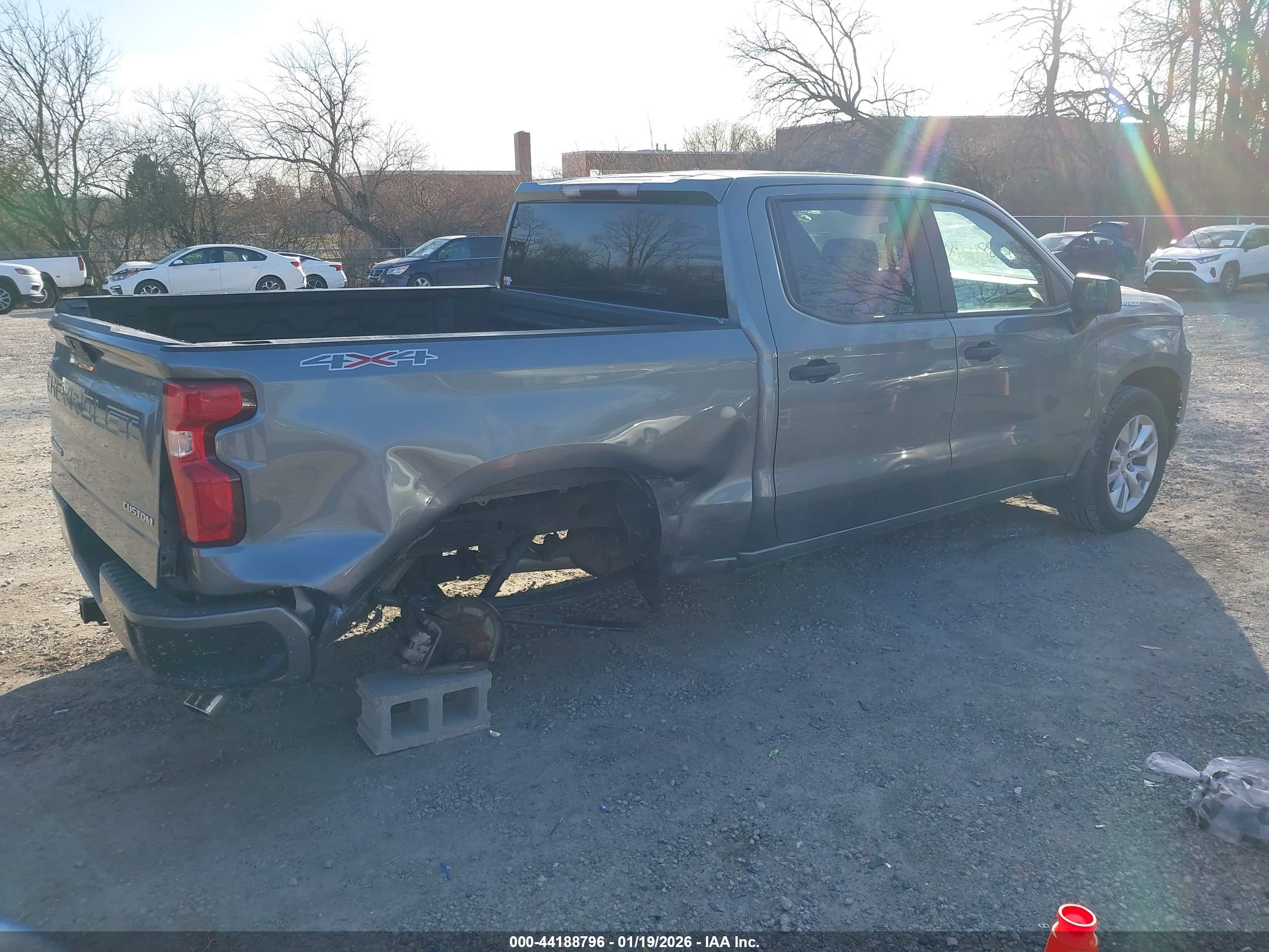 CHEVROLET SILVERADO image 4