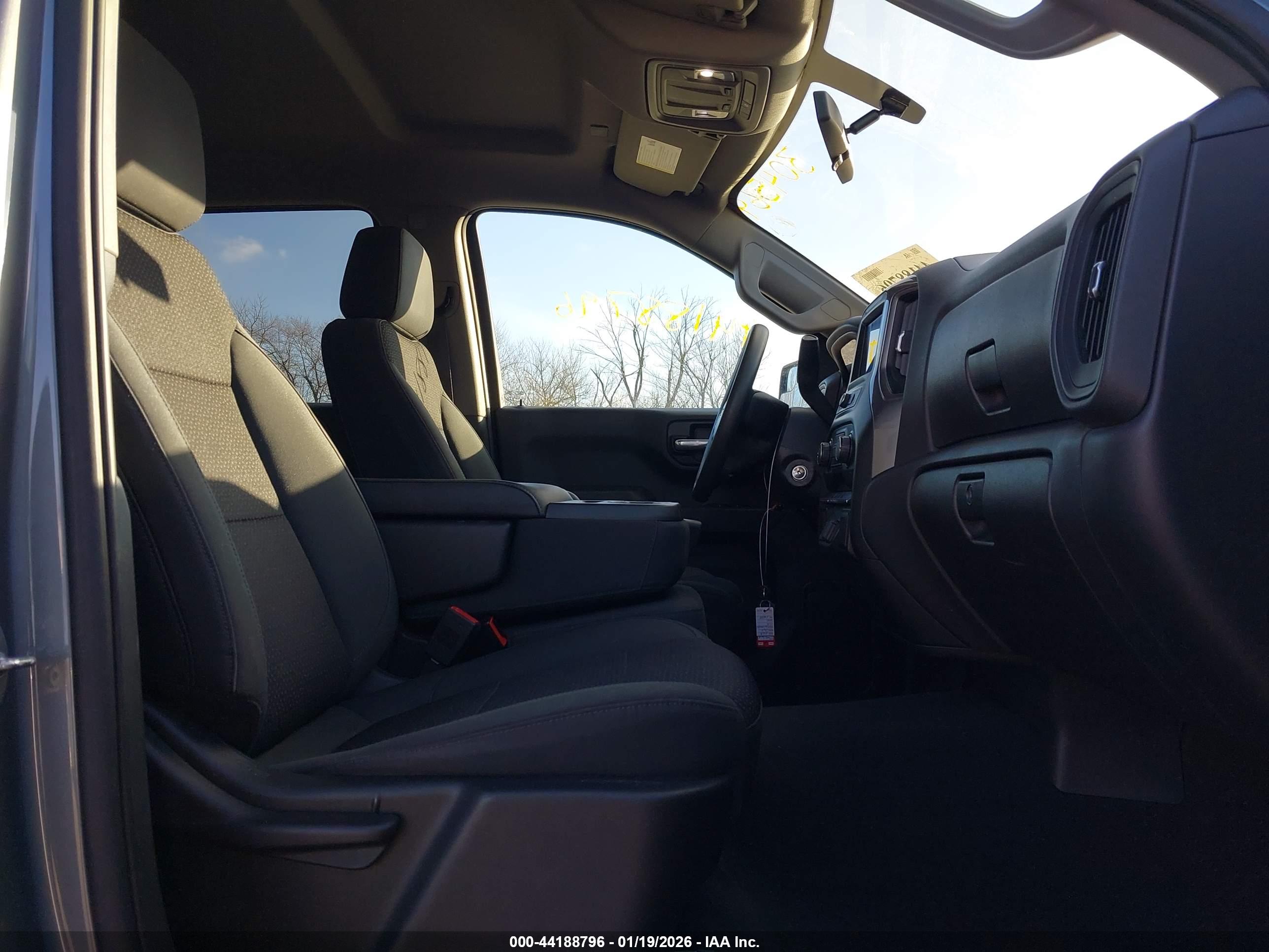CHEVROLET SILVERADO image 5