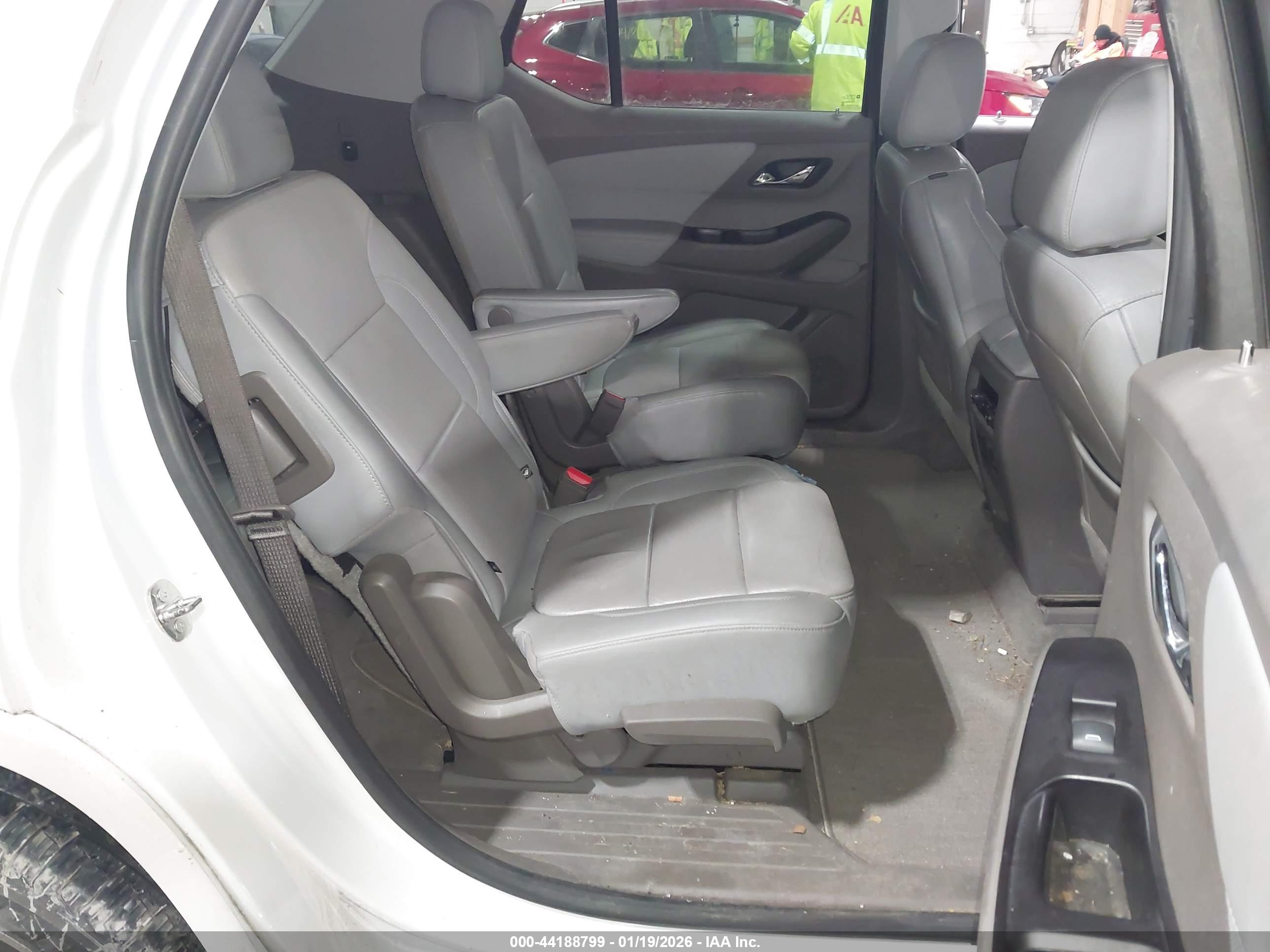 CHEVROLET TRAVERSE image 8