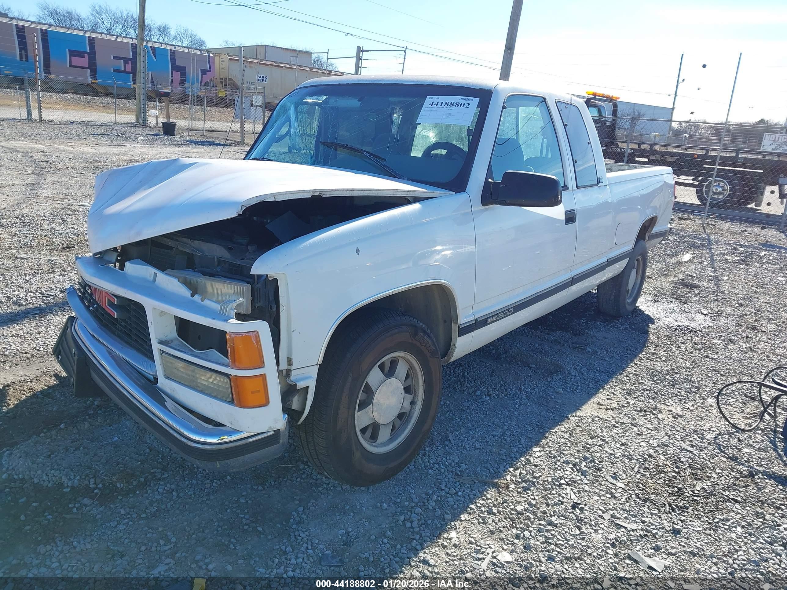 GMC SIERRA image 2