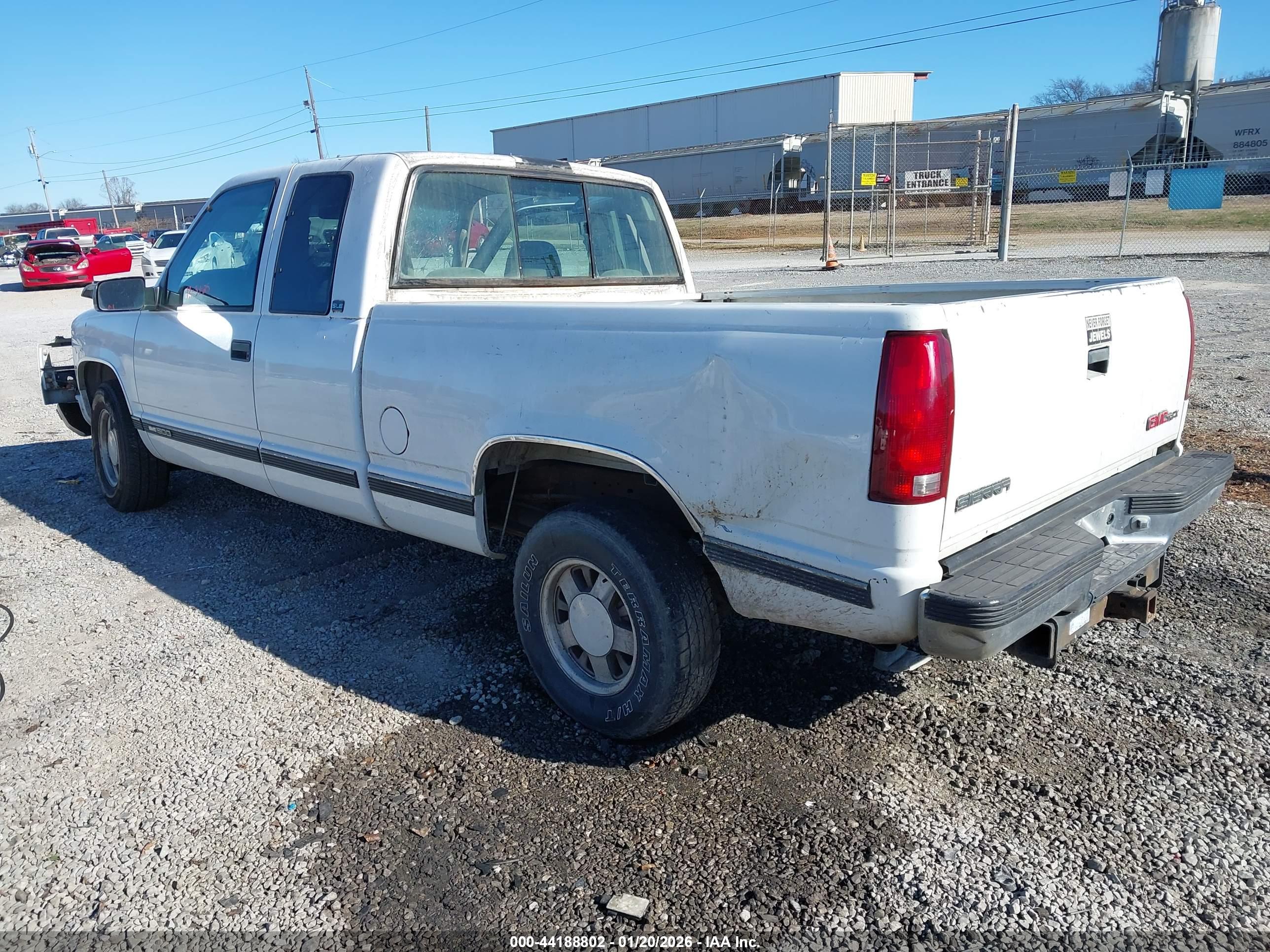 GMC SIERRA image 3