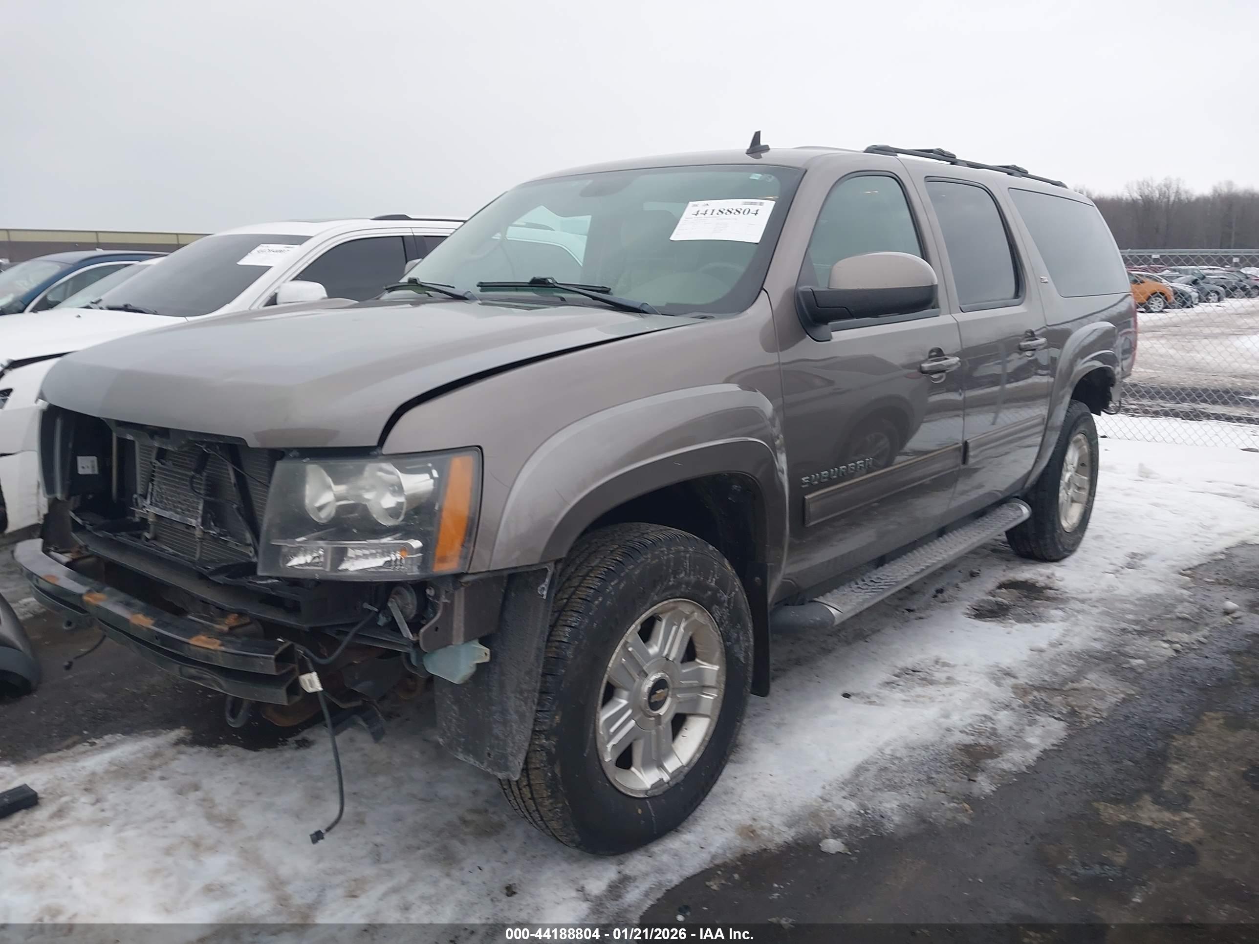 CHEVROLET SUBURBAN image 2