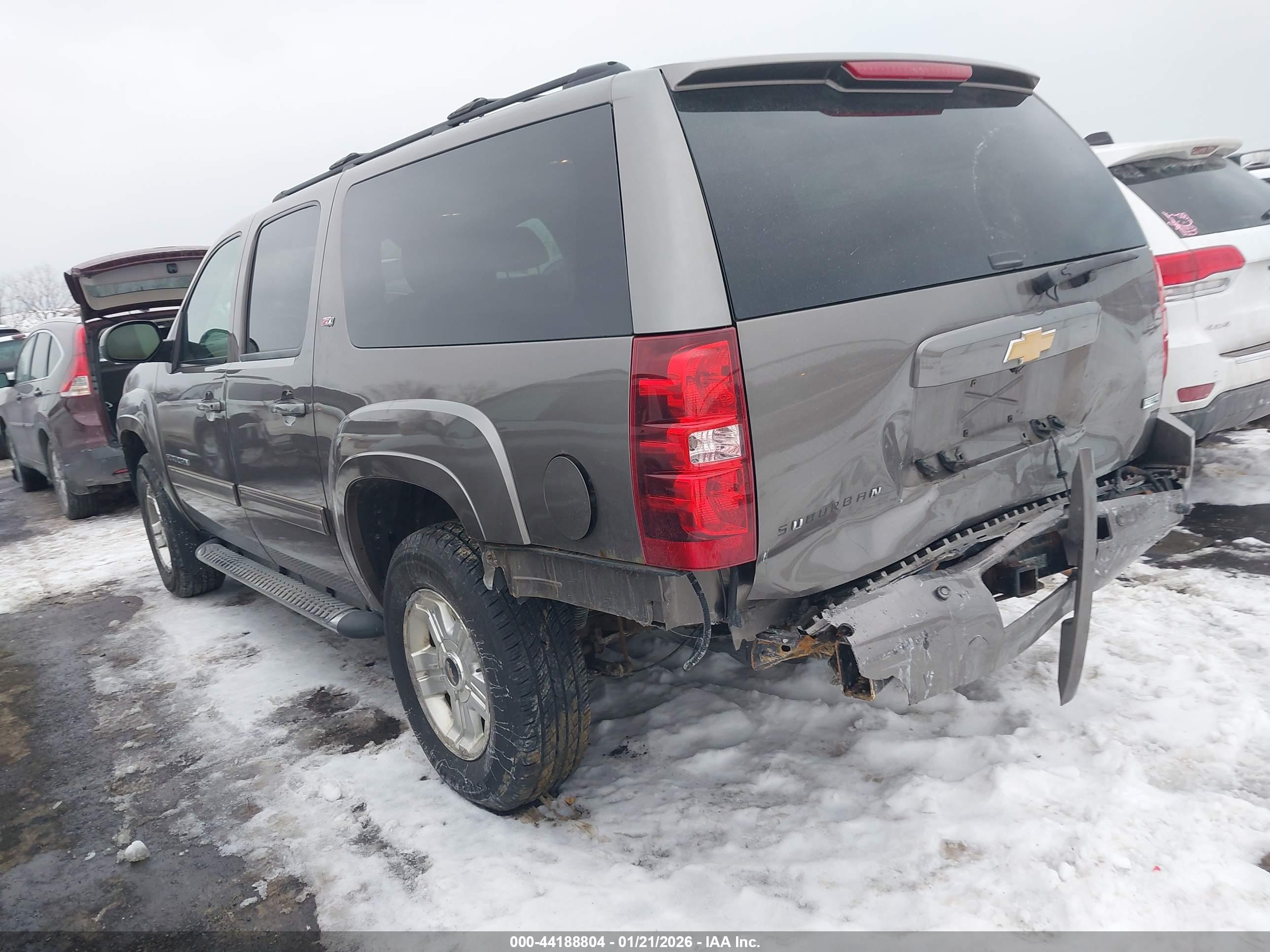 CHEVROLET SUBURBAN image 3