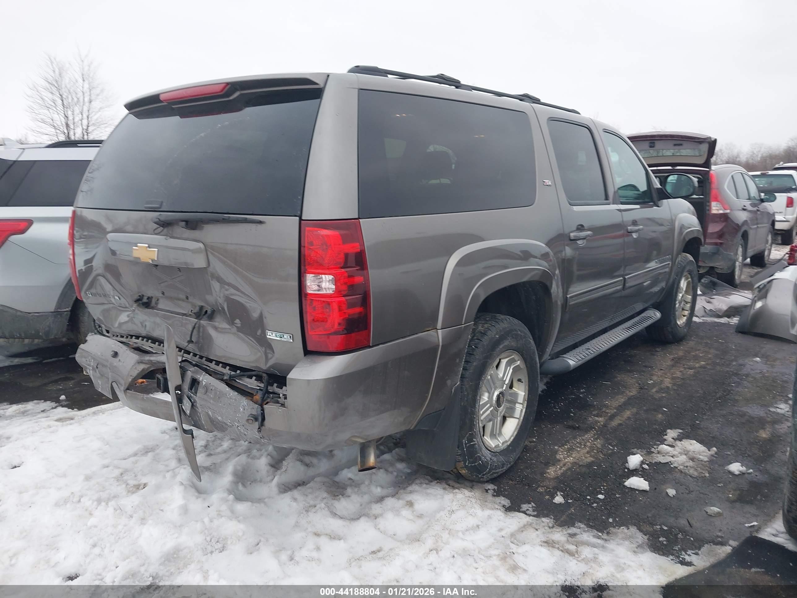 CHEVROLET SUBURBAN image 4