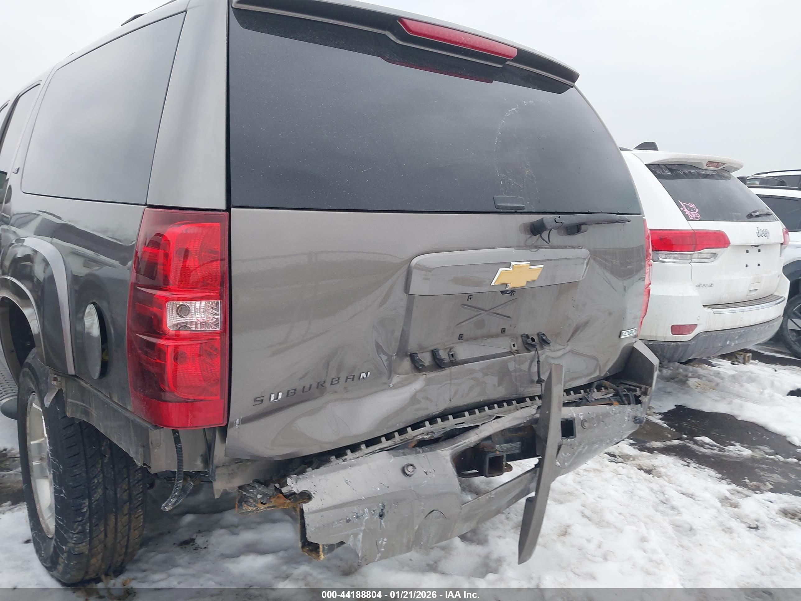 CHEVROLET SUBURBAN image 6