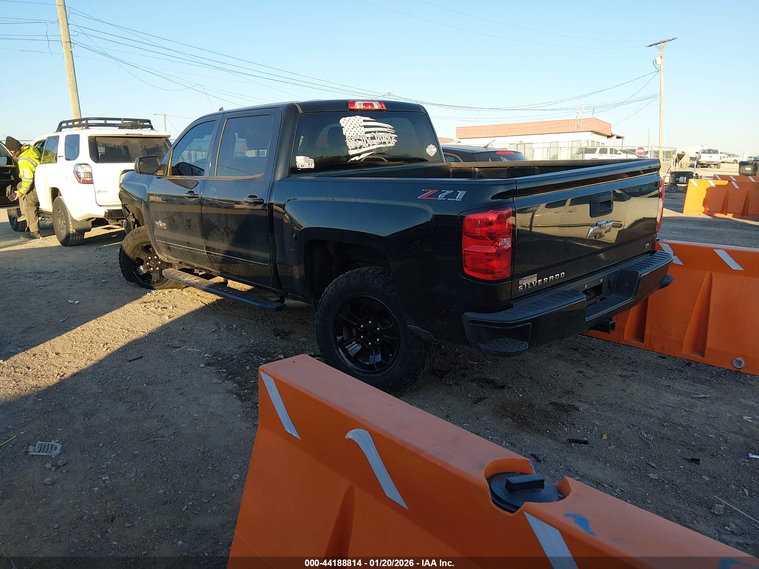 CHEVROLET SILVERADO image 3