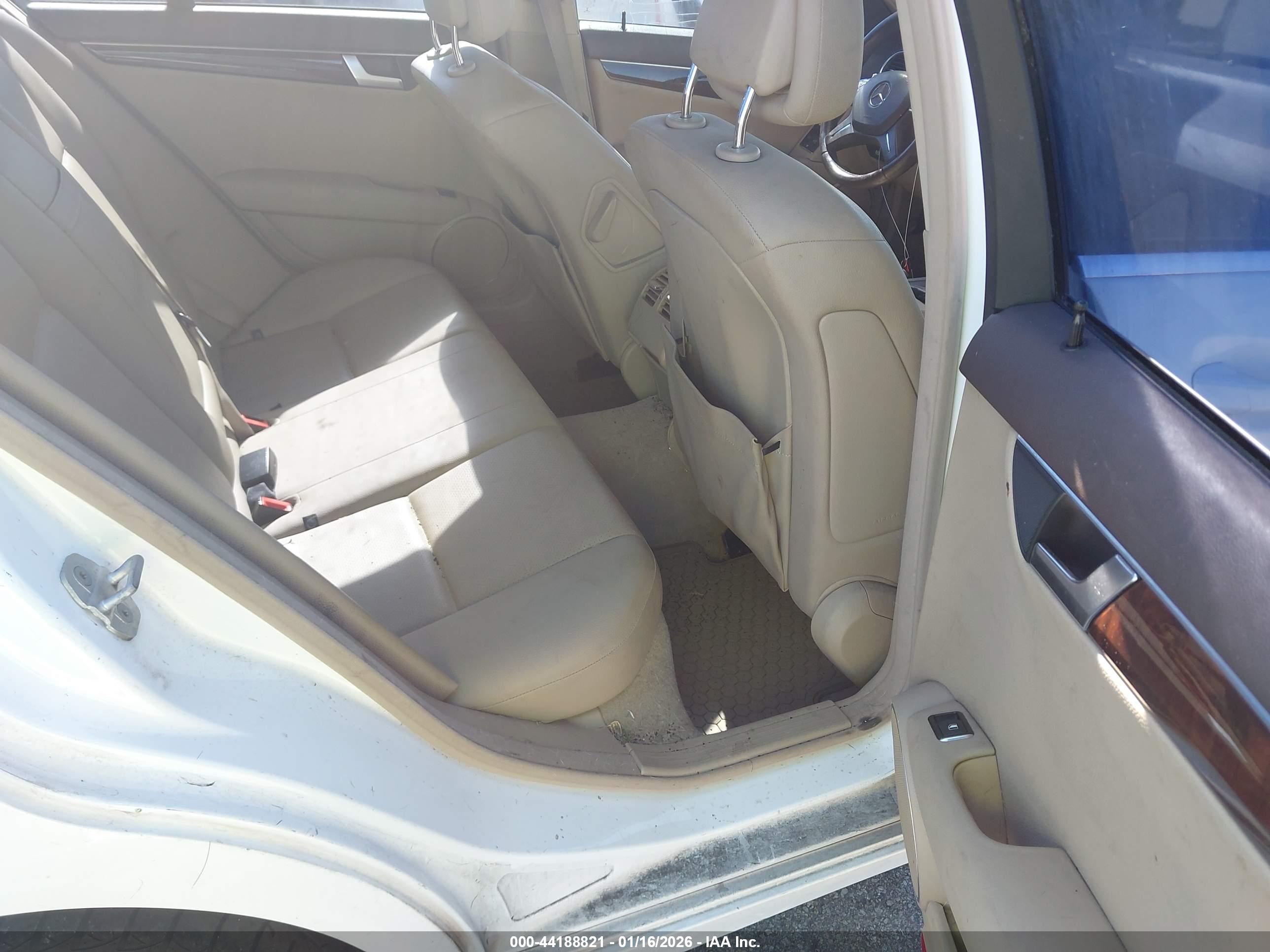MERCEDES-BENZ C image 8