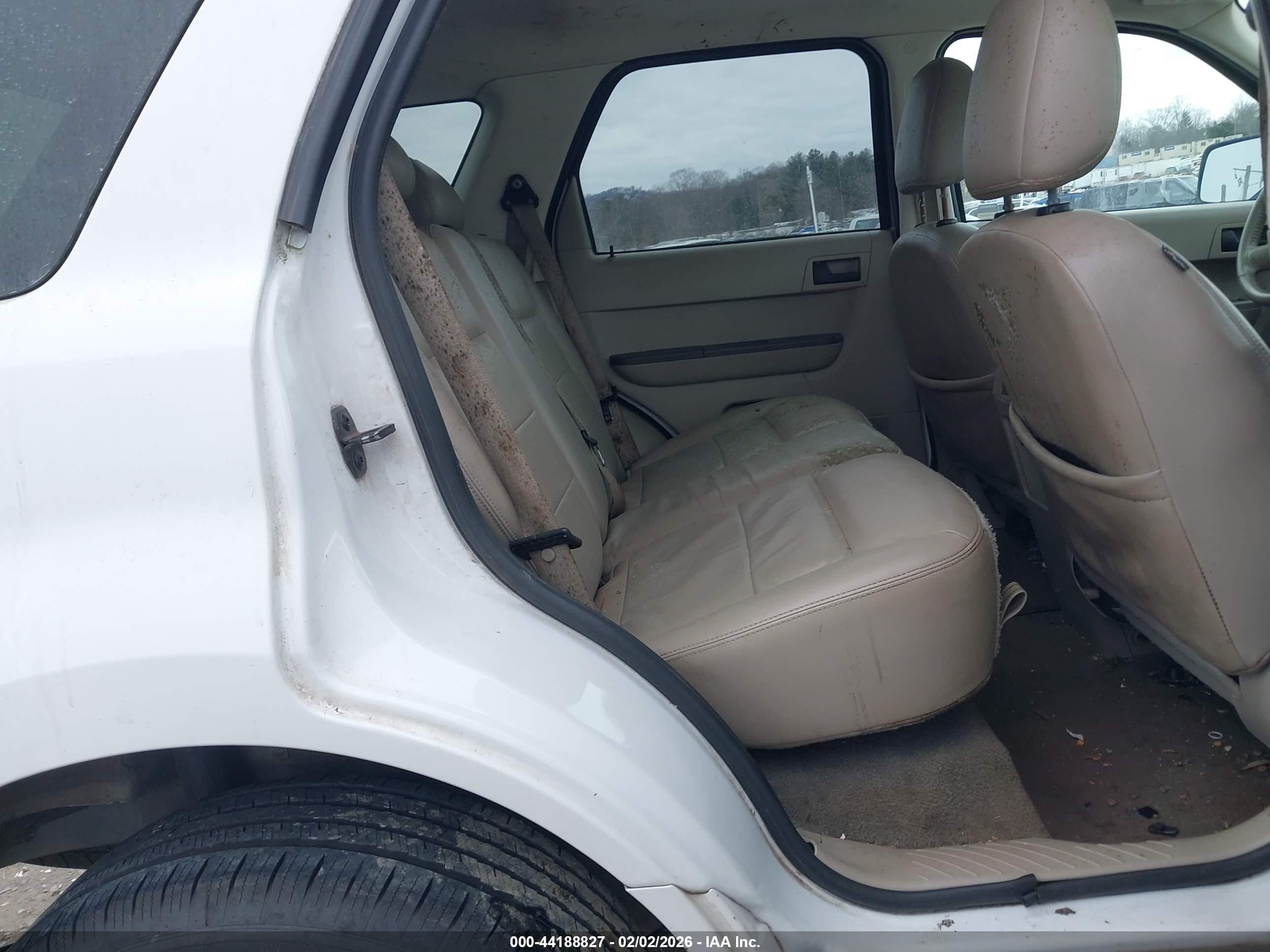FORD ESCAPE image 8