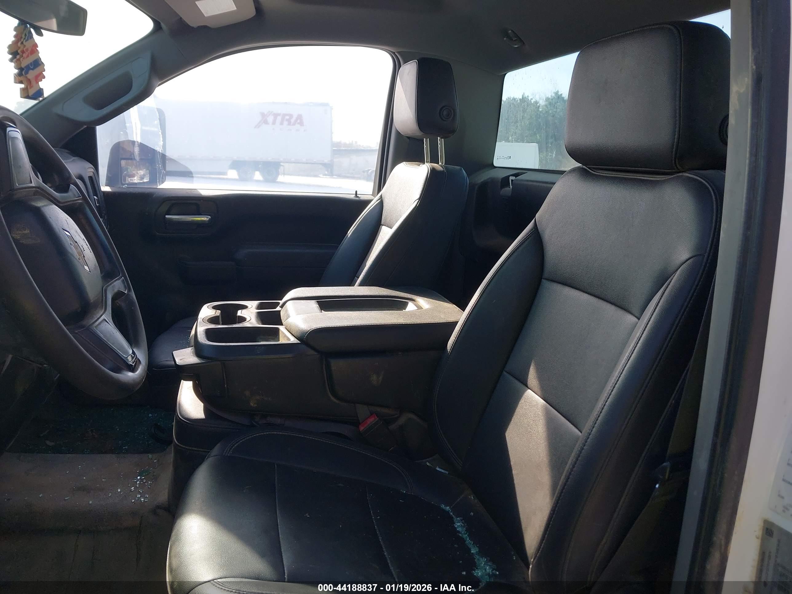 CHEVROLET SILVERADO image 8