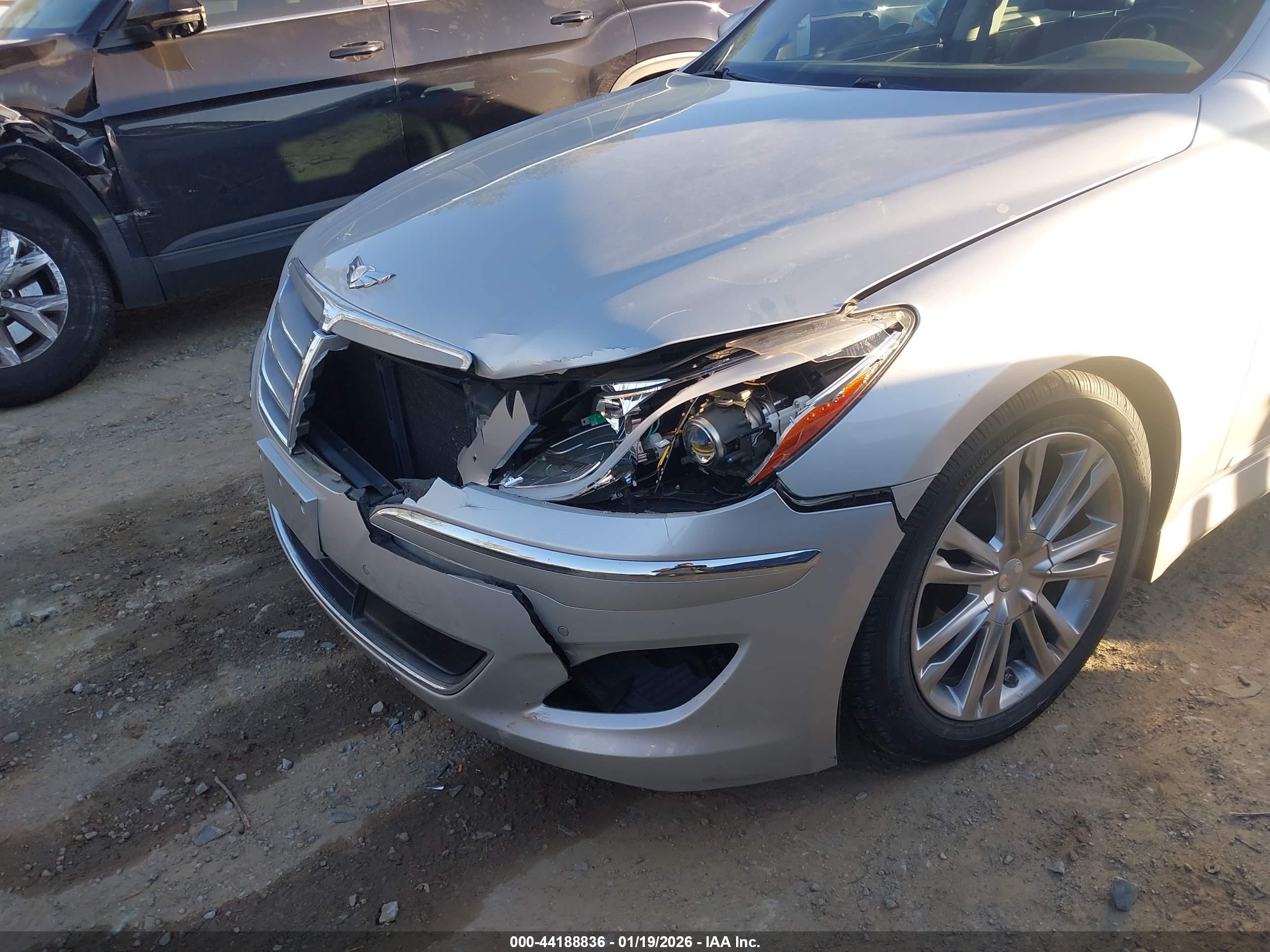 HYUNDAI GENESIS image 6