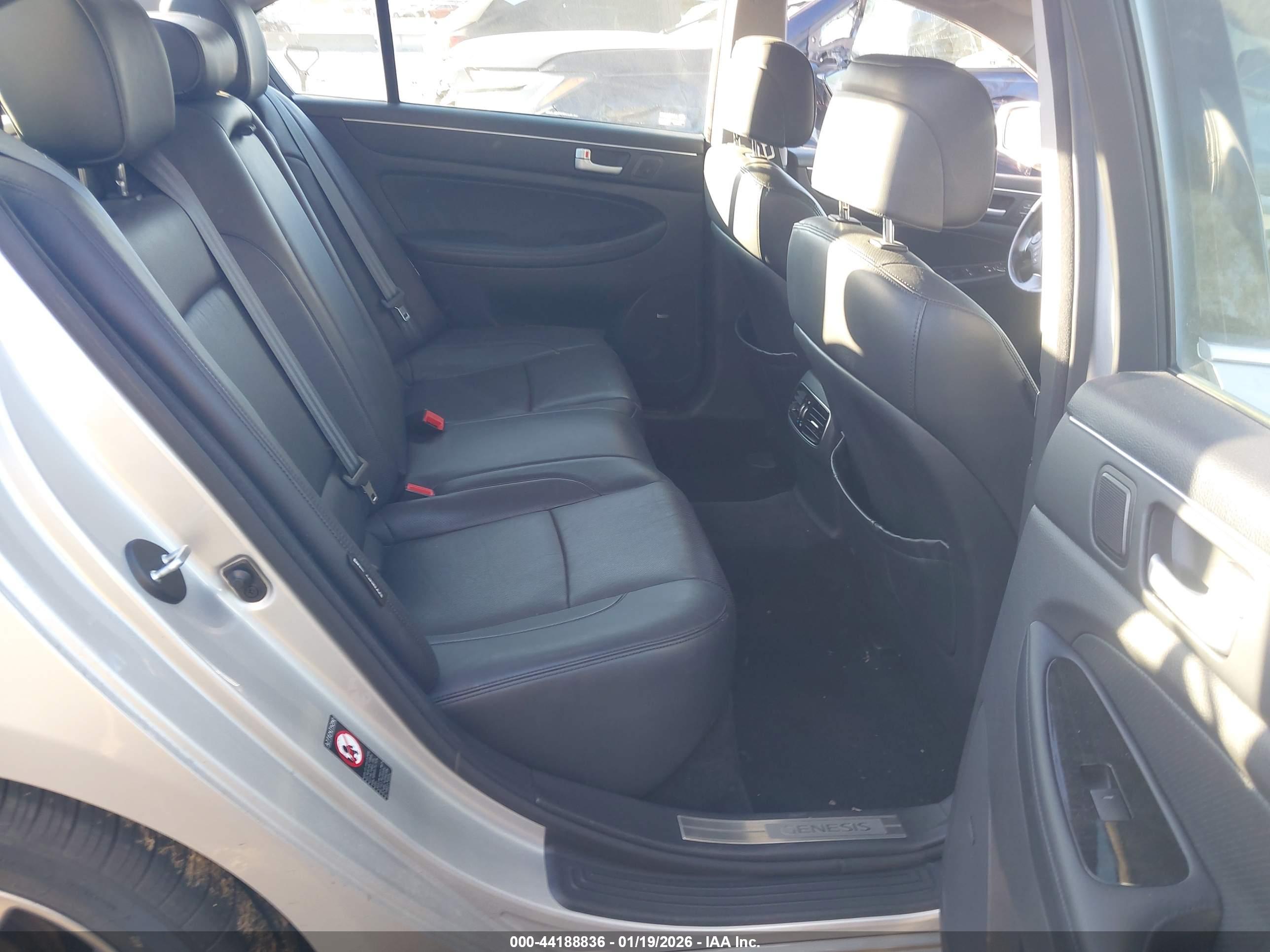 HYUNDAI GENESIS image 8