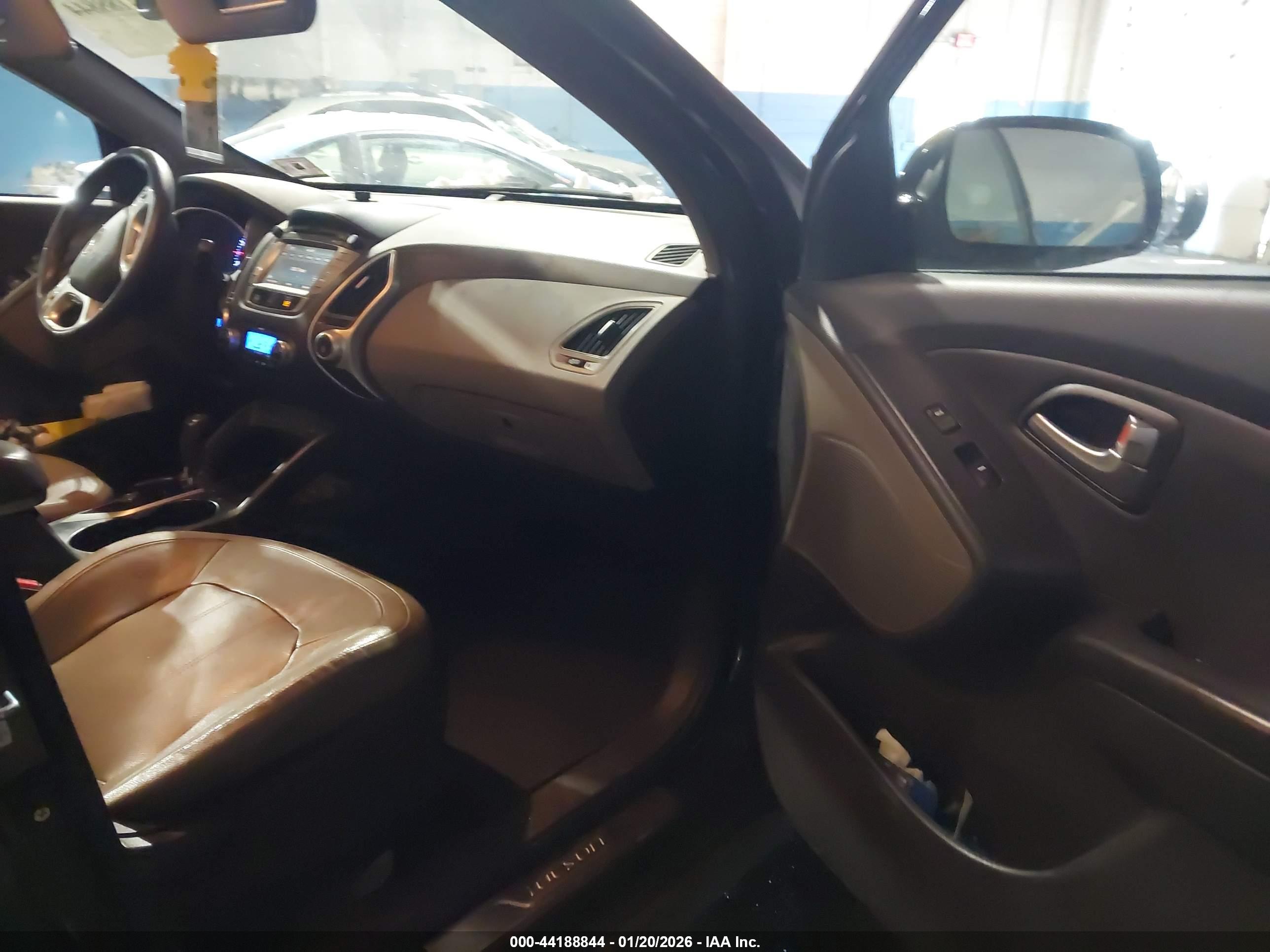 HYUNDAI TUCSON image 5