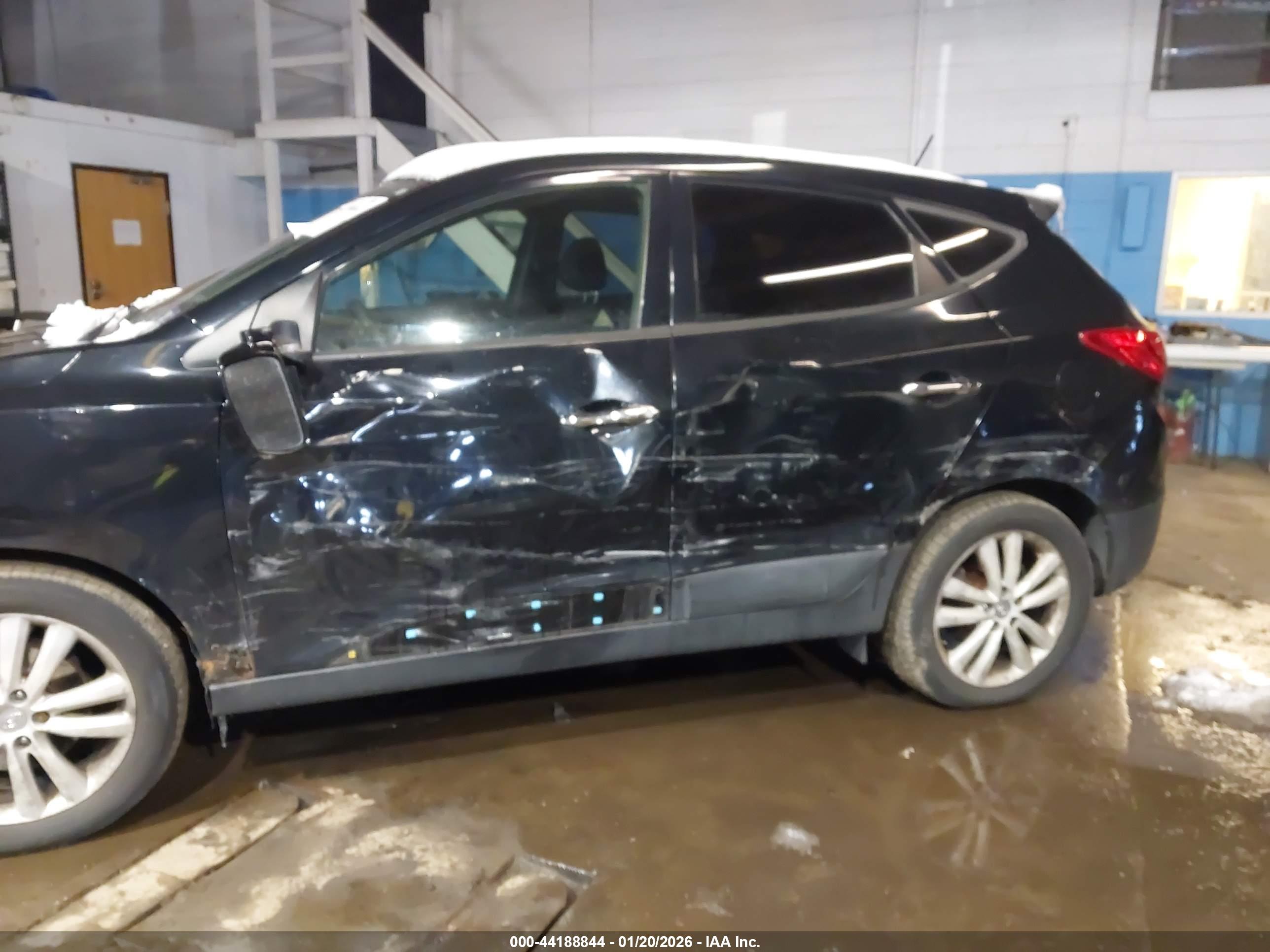 HYUNDAI TUCSON image 6
