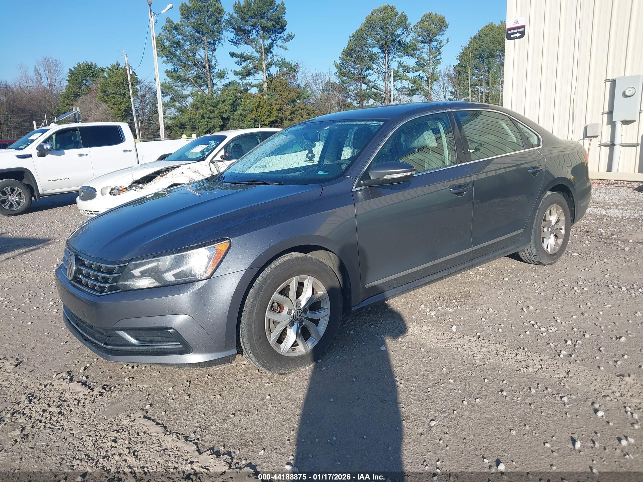 VOLKSWAGEN PASSAT image 2