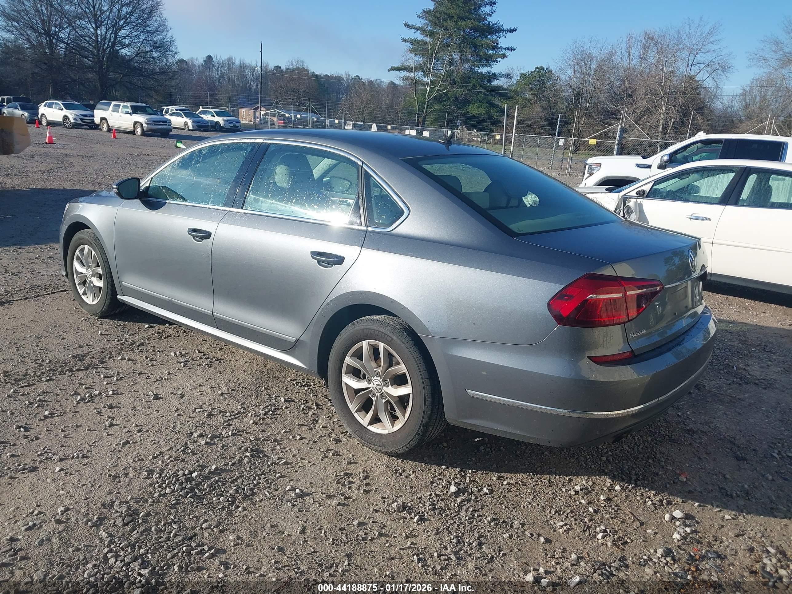 VOLKSWAGEN PASSAT image 3