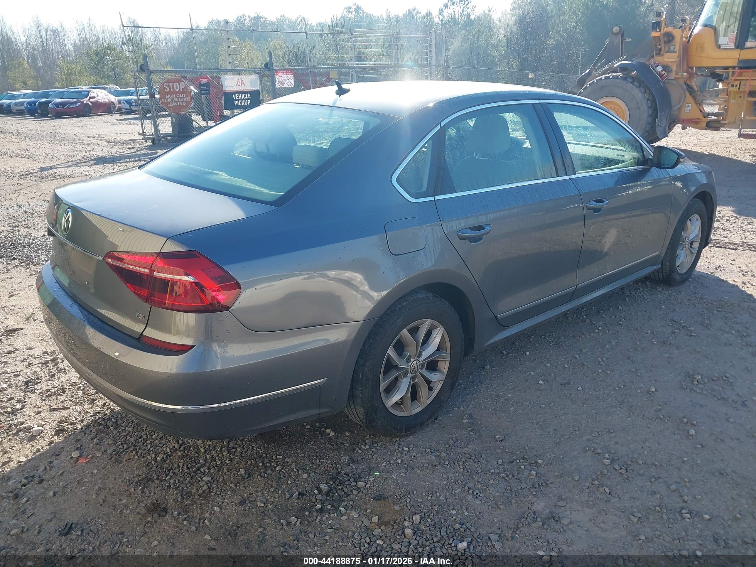 VOLKSWAGEN PASSAT image 4
