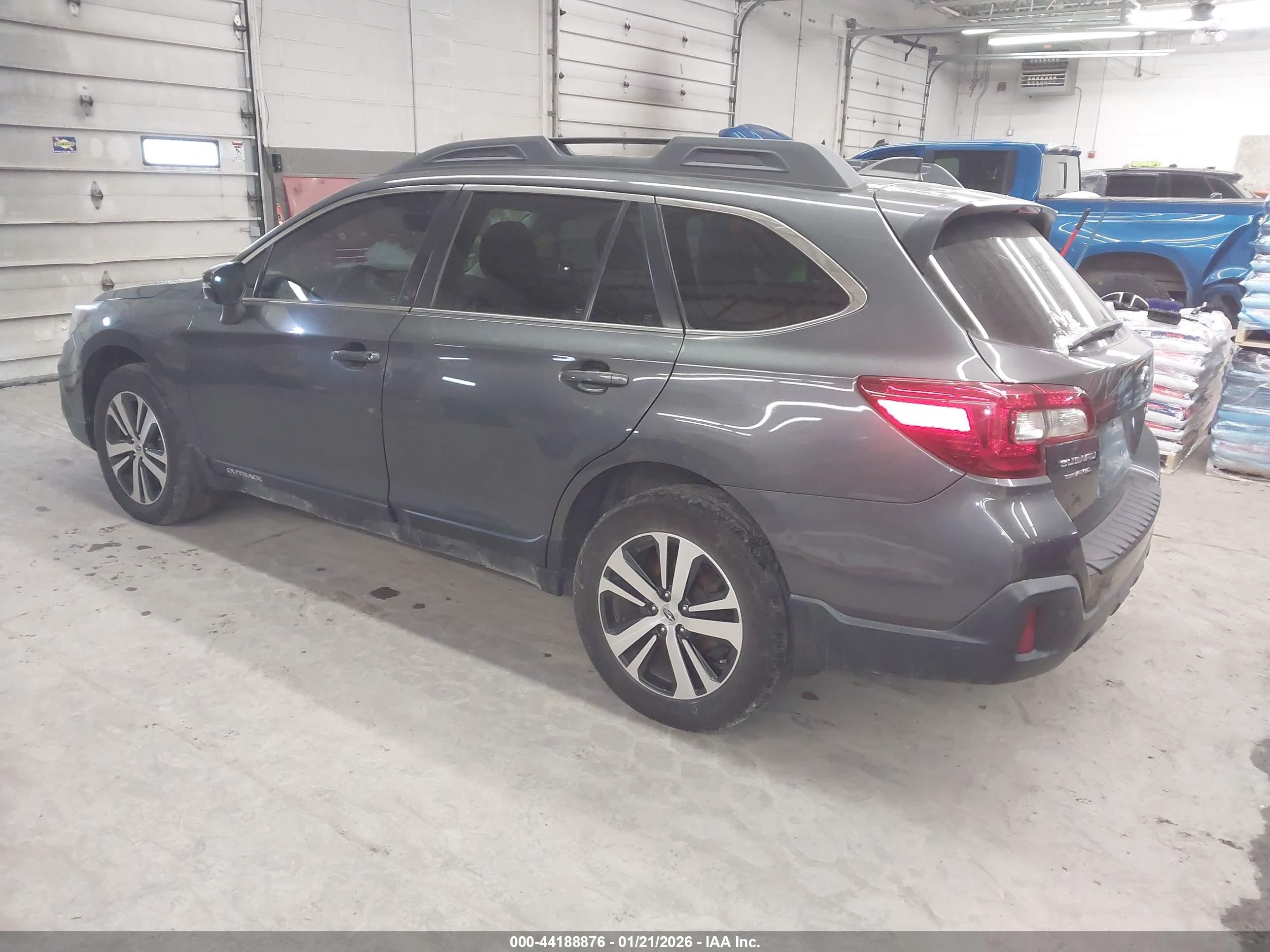 SUBARU OUTBACK image 3