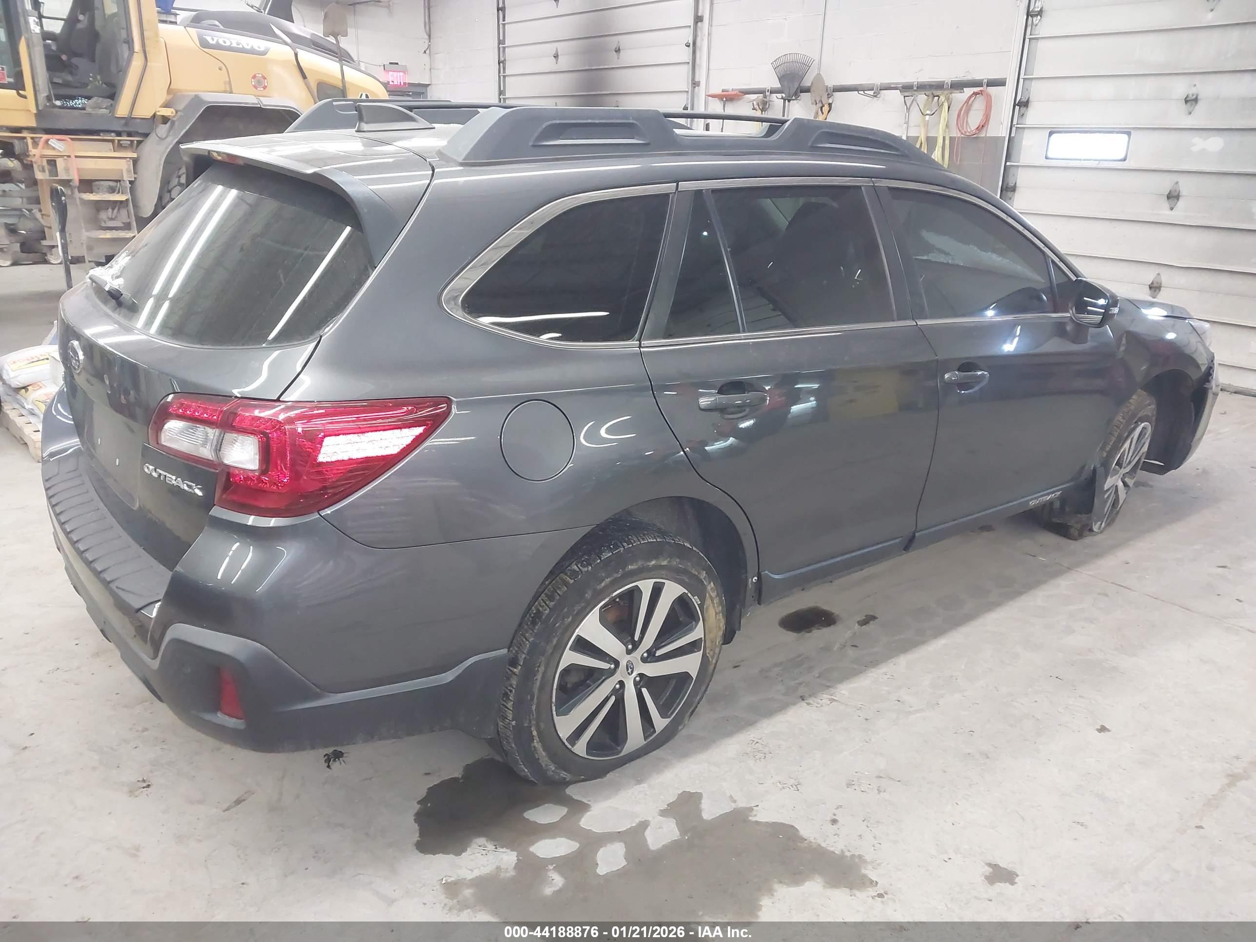 SUBARU OUTBACK image 4