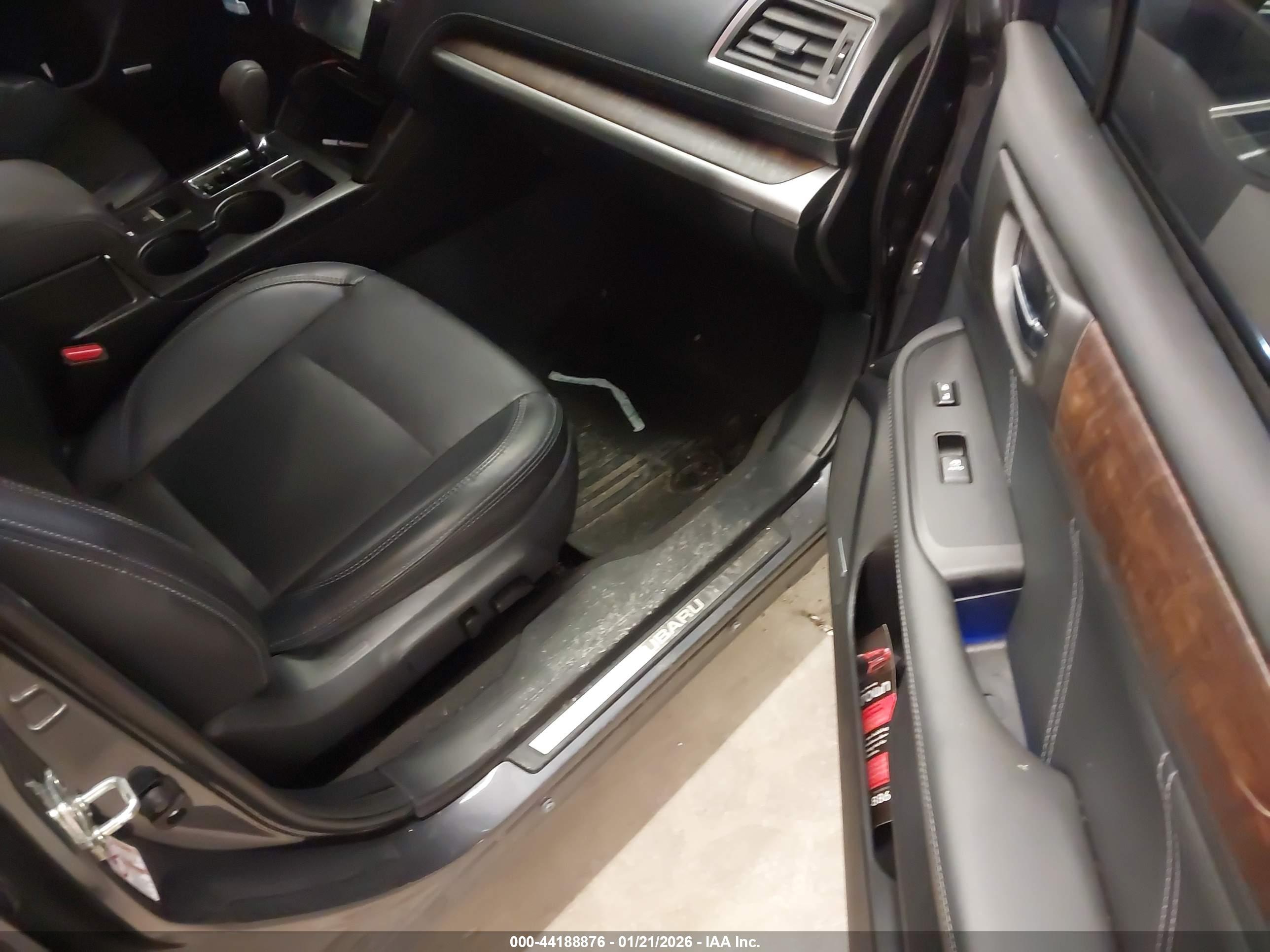 SUBARU OUTBACK image 5