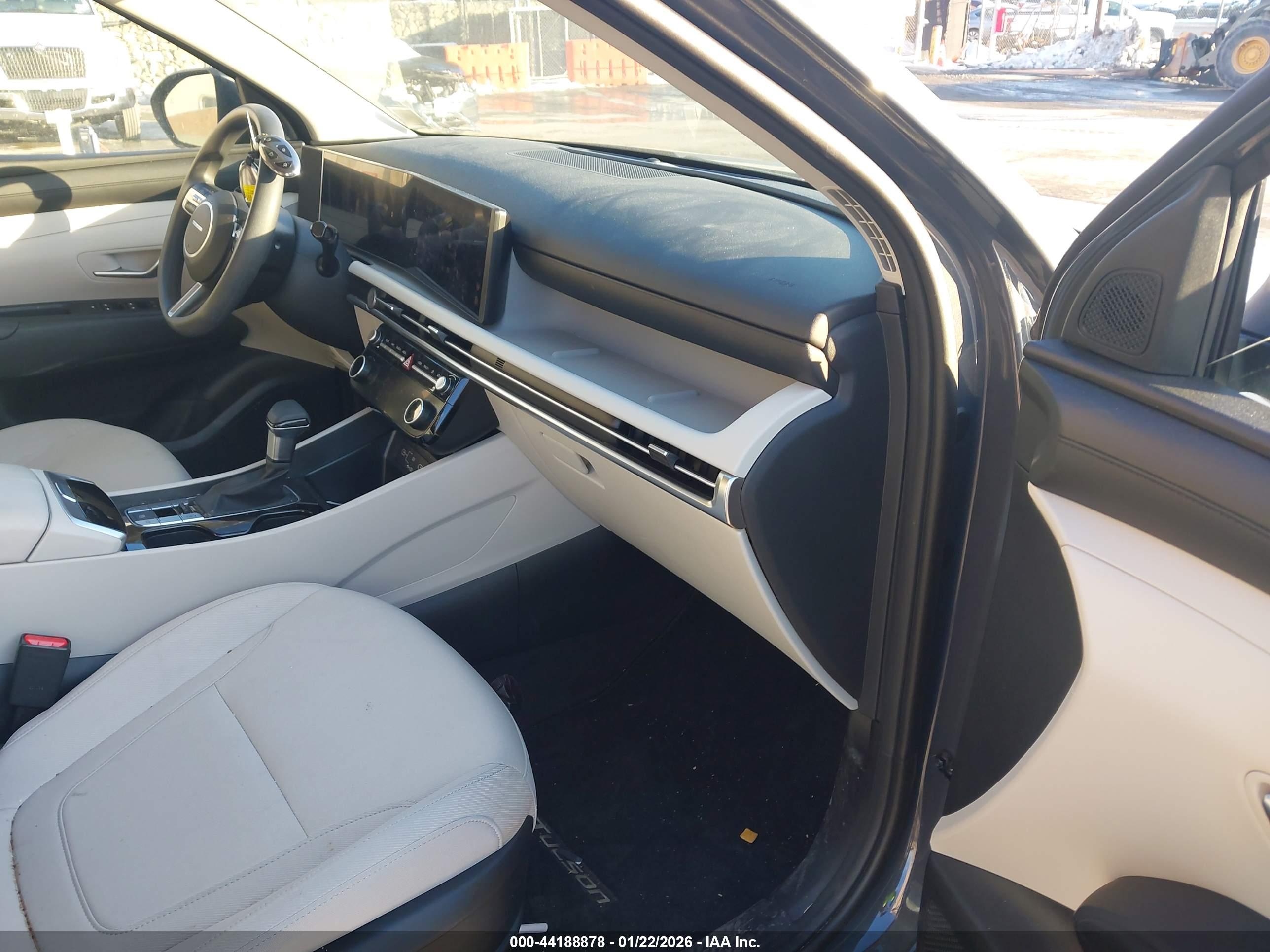 HYUNDAI TUCSON image 5