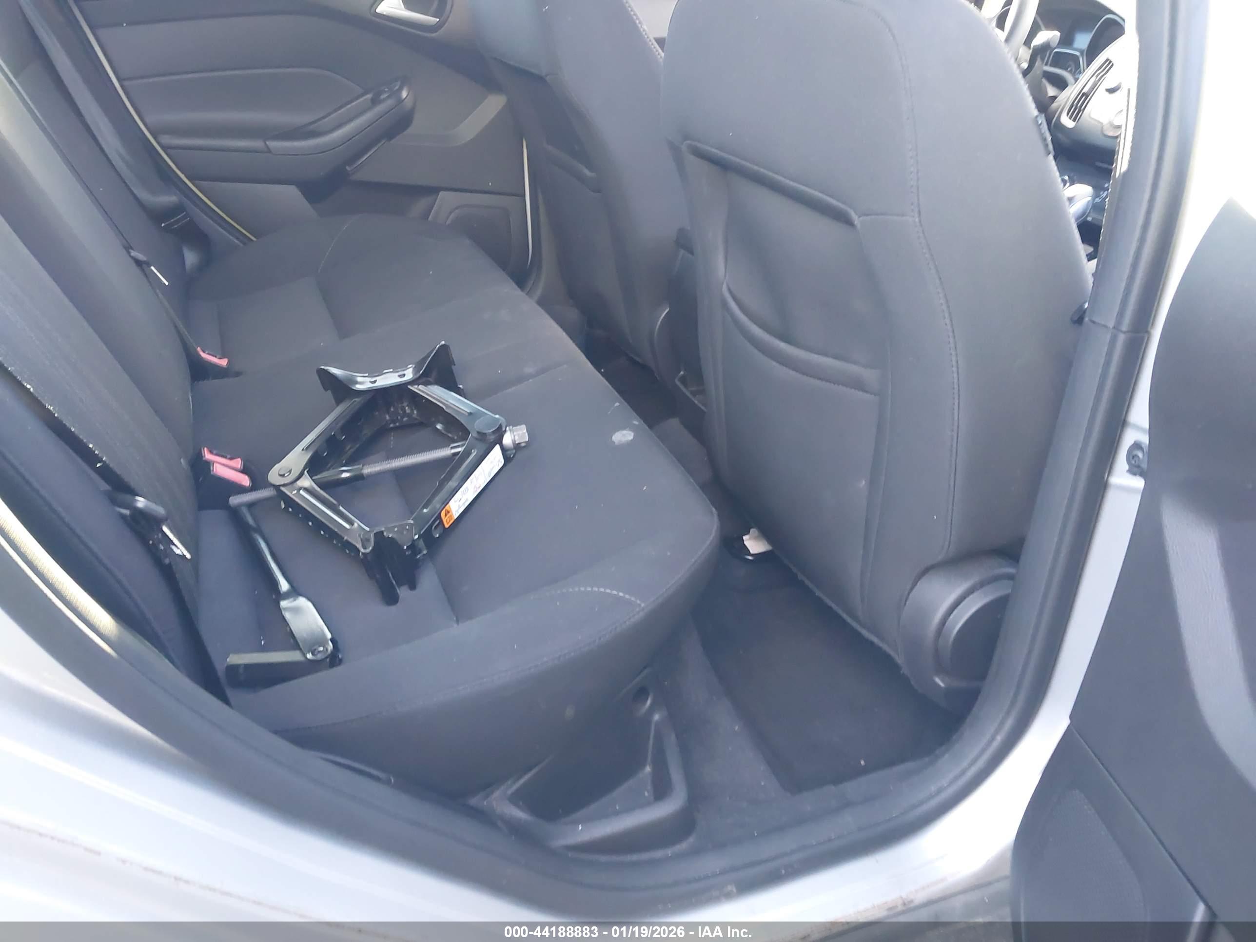 FORD FOCUS image 8