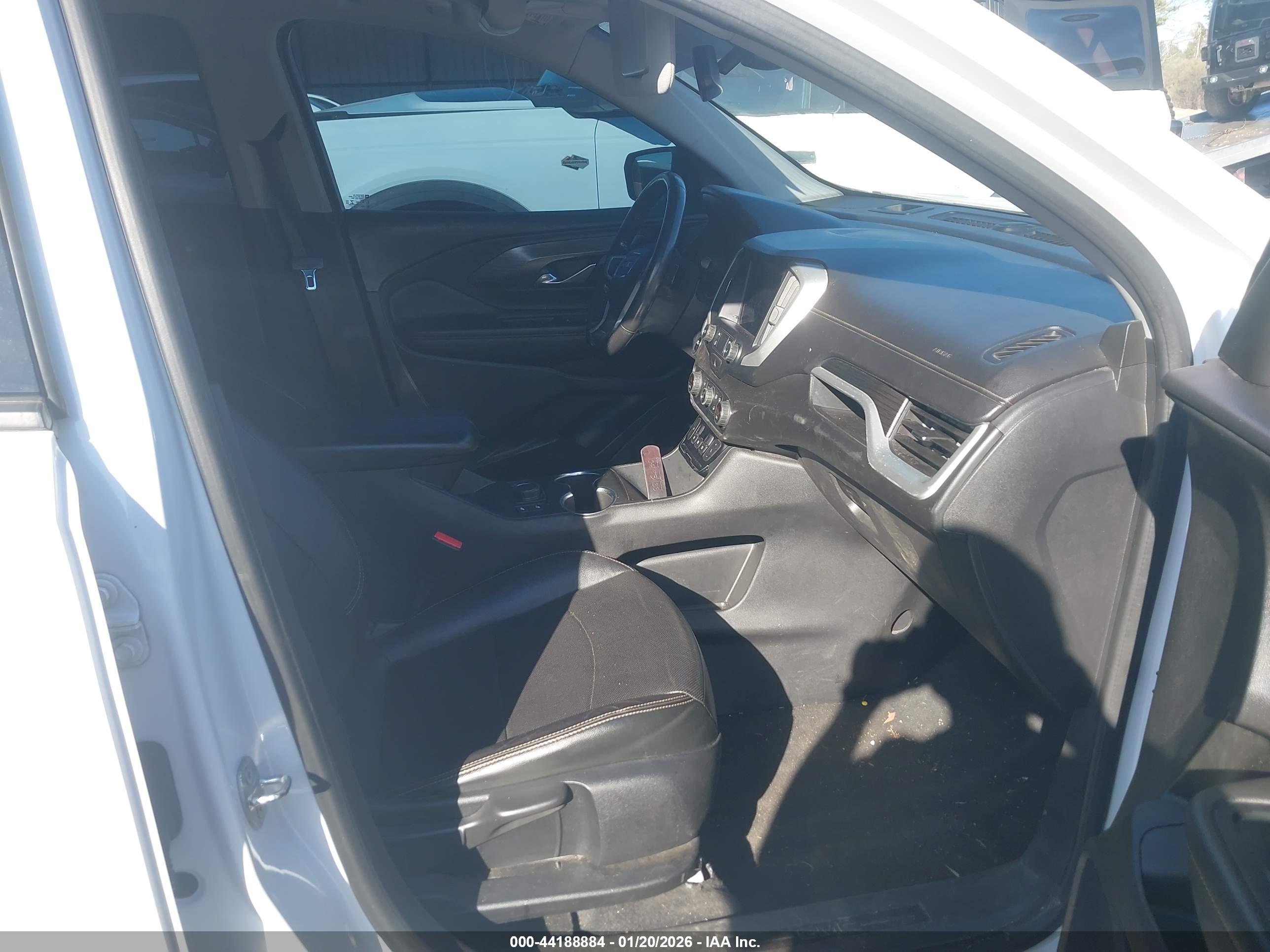 GMC TERRAIN image 5