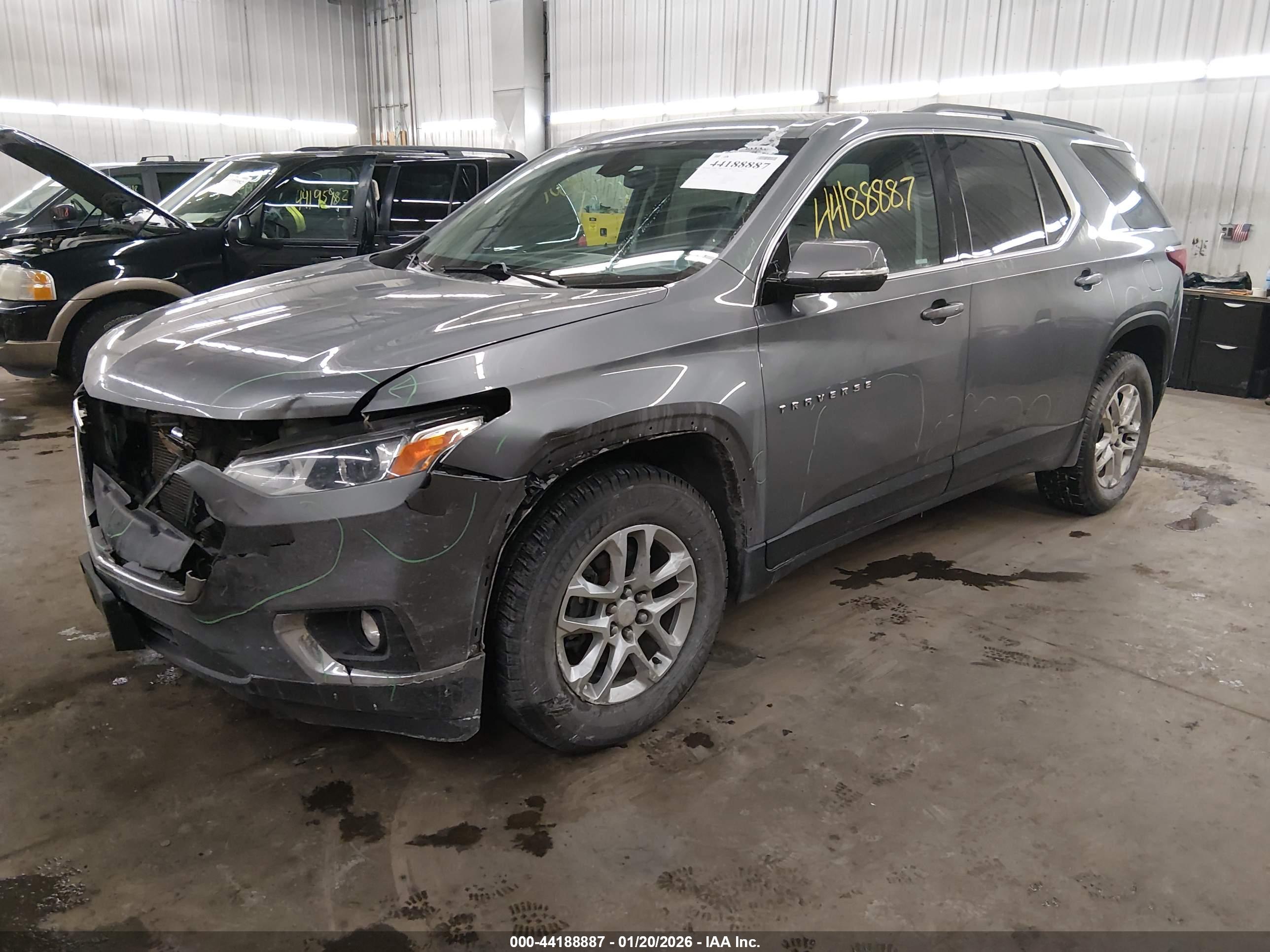 CHEVROLET TRAVERSE image 2