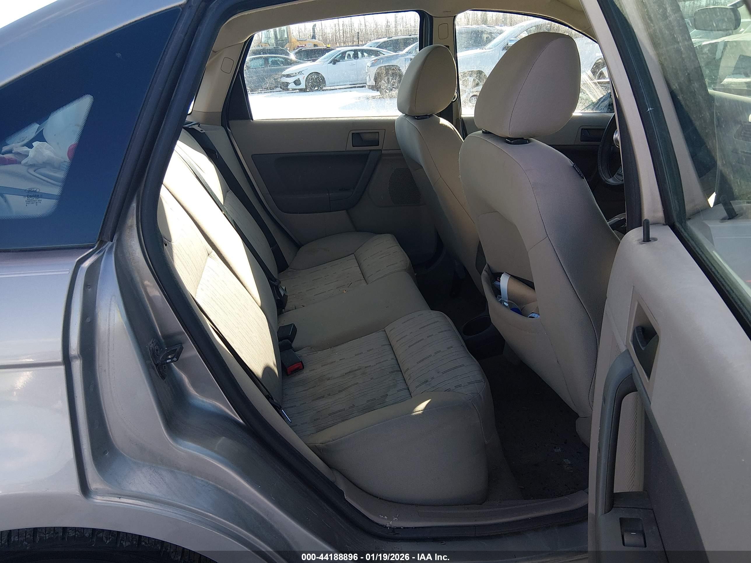 FORD FOCUS image 8