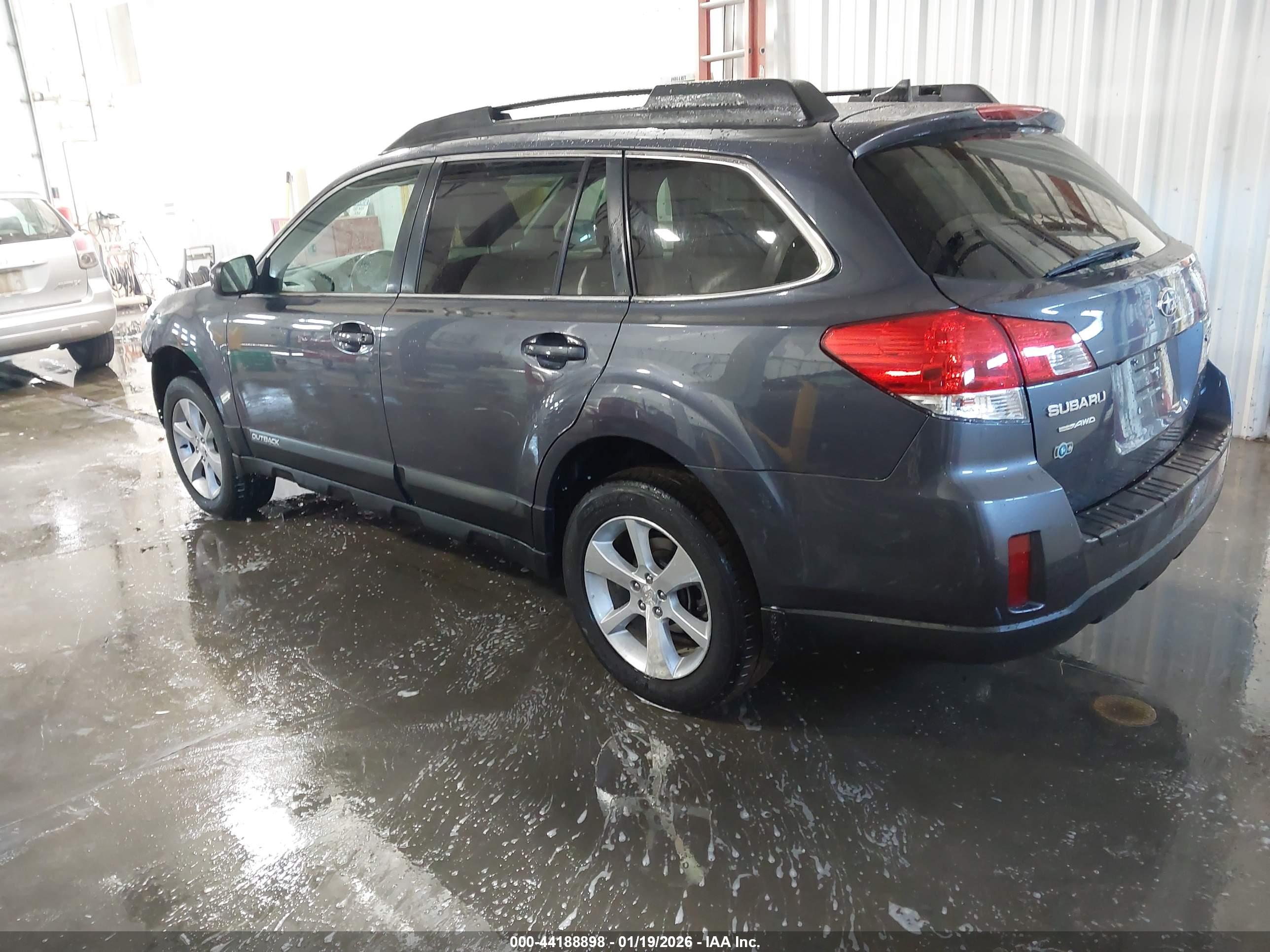 SUBARU OUTBACK image 3
