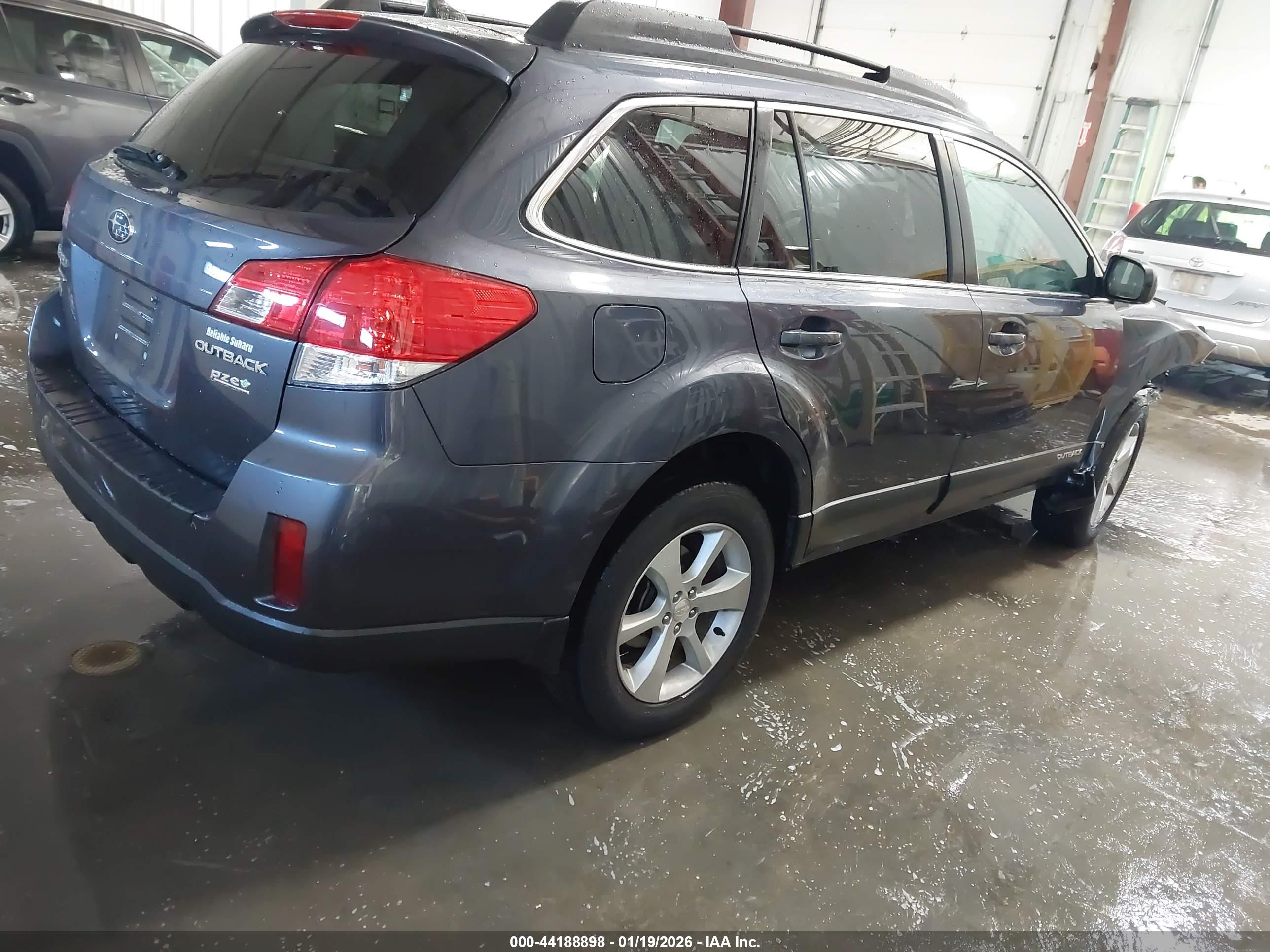 SUBARU OUTBACK image 4
