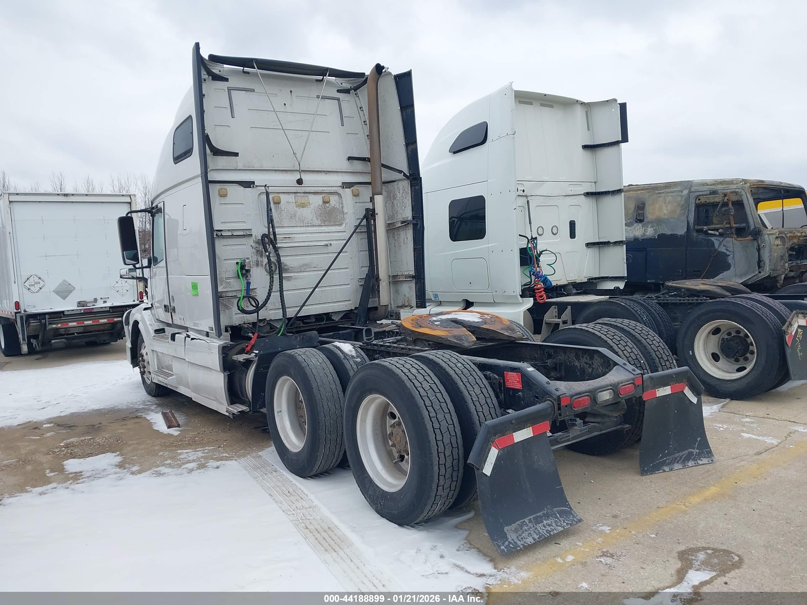 VOLVO VNL image 3
