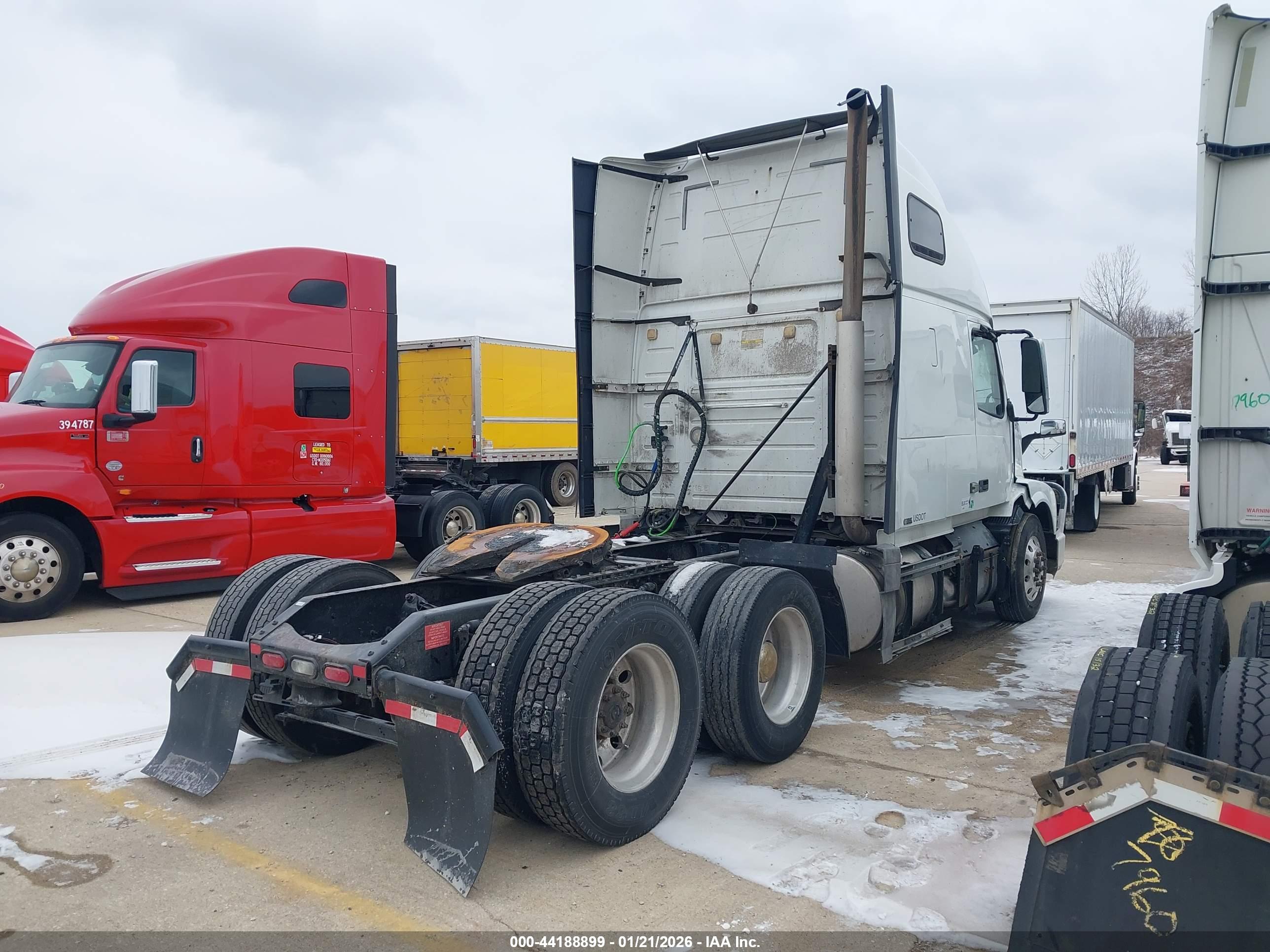 VOLVO VNL image 4