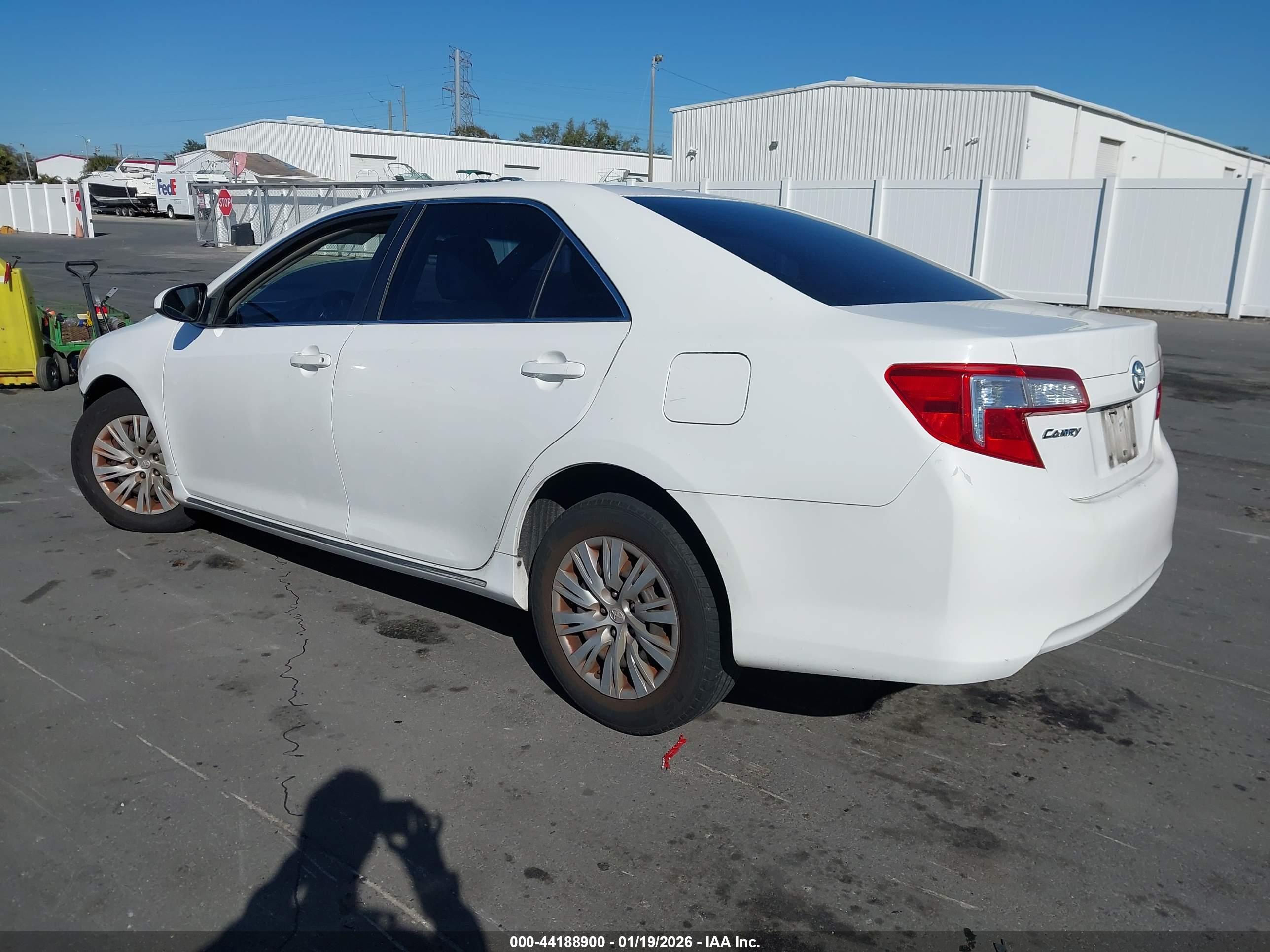 TOYOTA CAMRY image 3