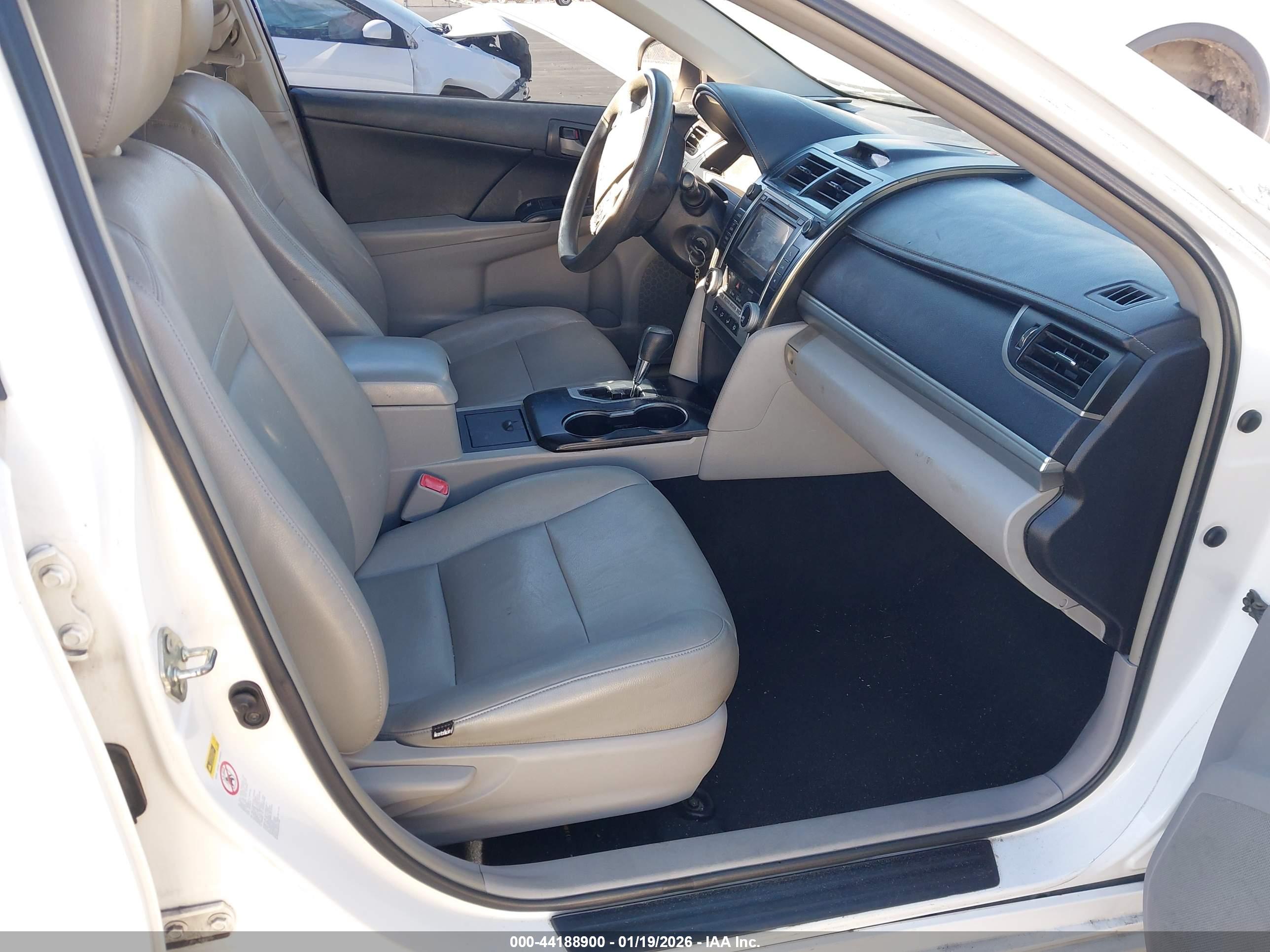 TOYOTA CAMRY image 5