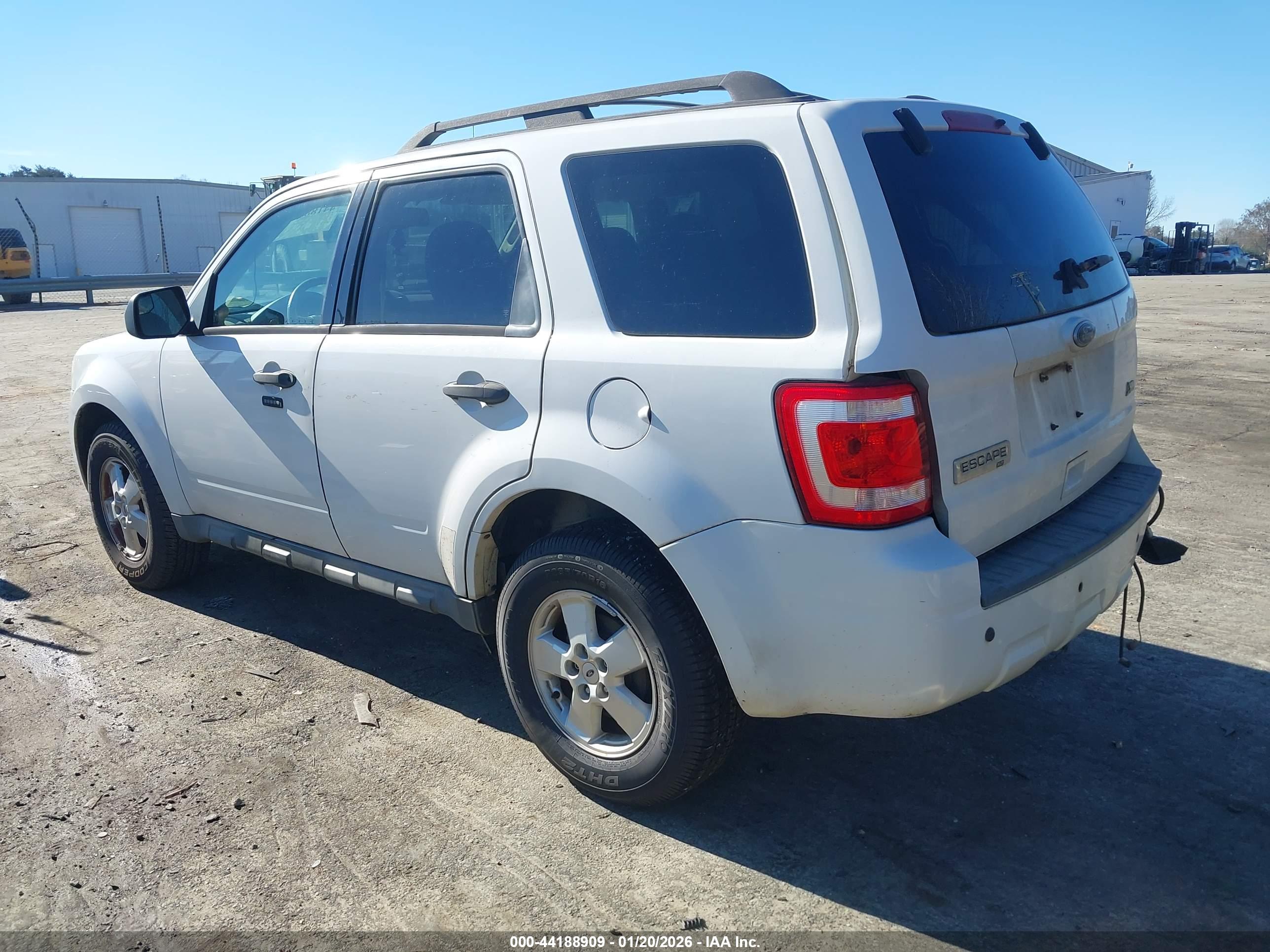 FORD ESCAPE image 3