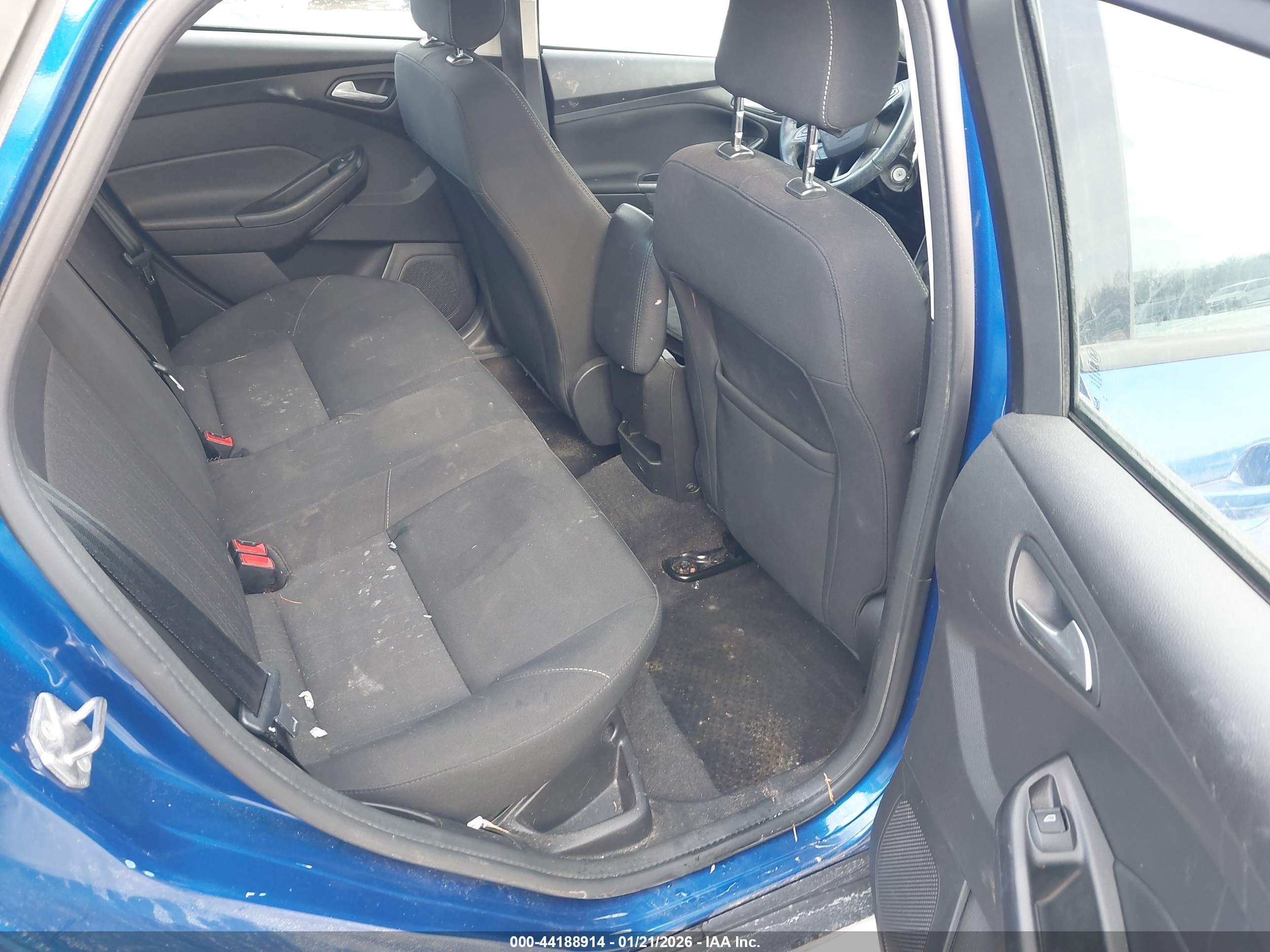 FORD FOCUS image 8