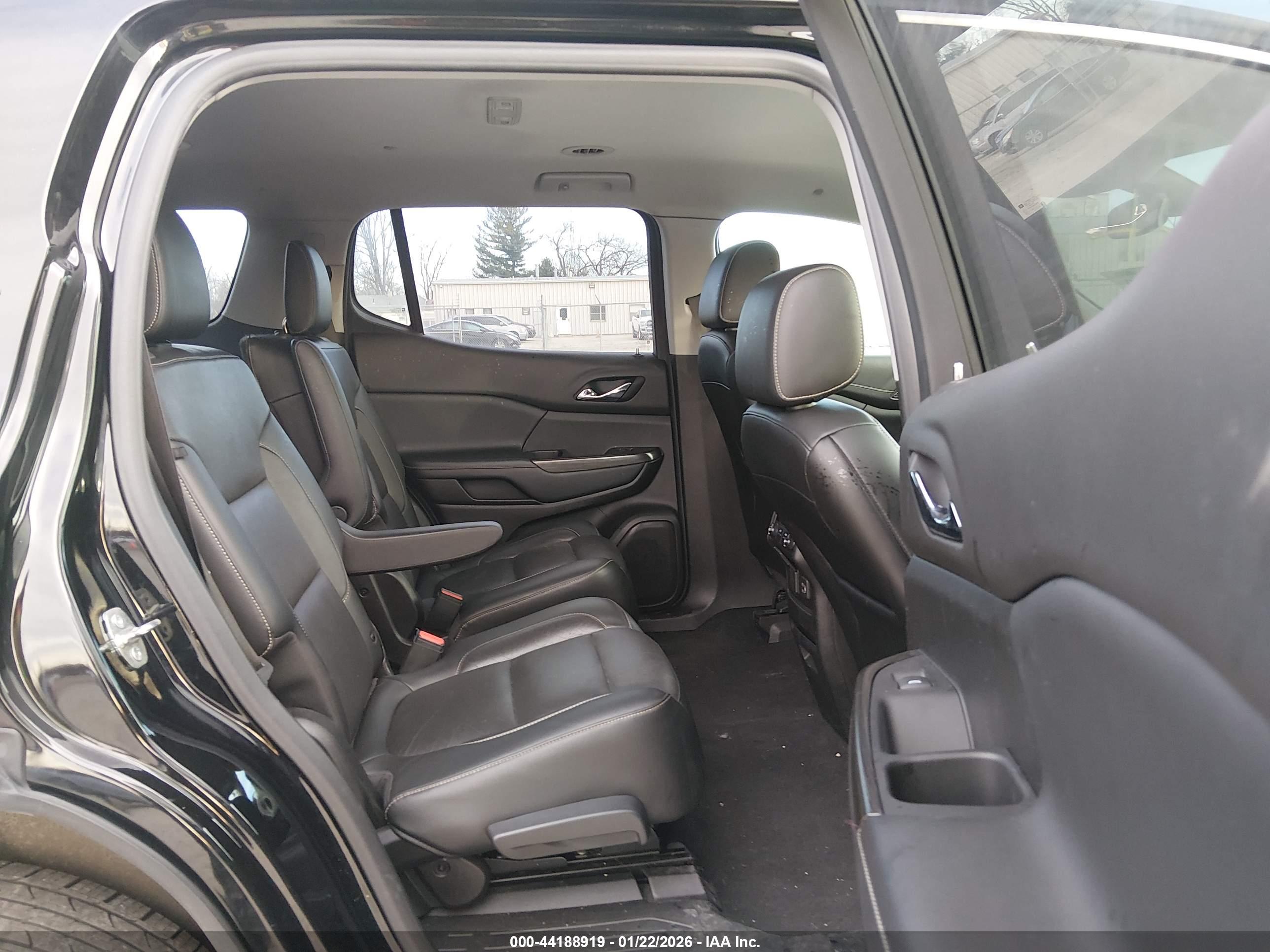 GMC ACADIA image 8