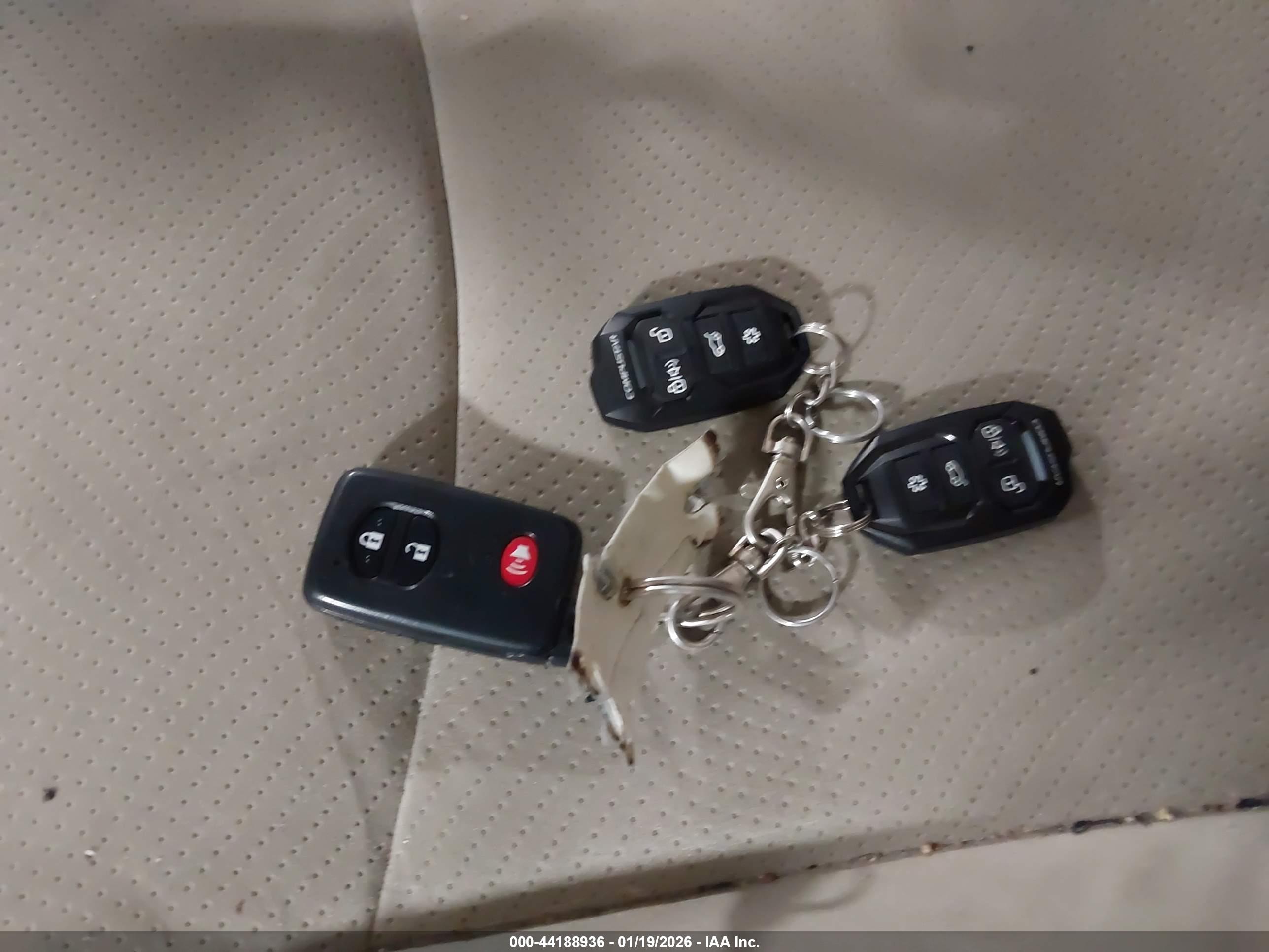 TOYOTA PRIUS image 11