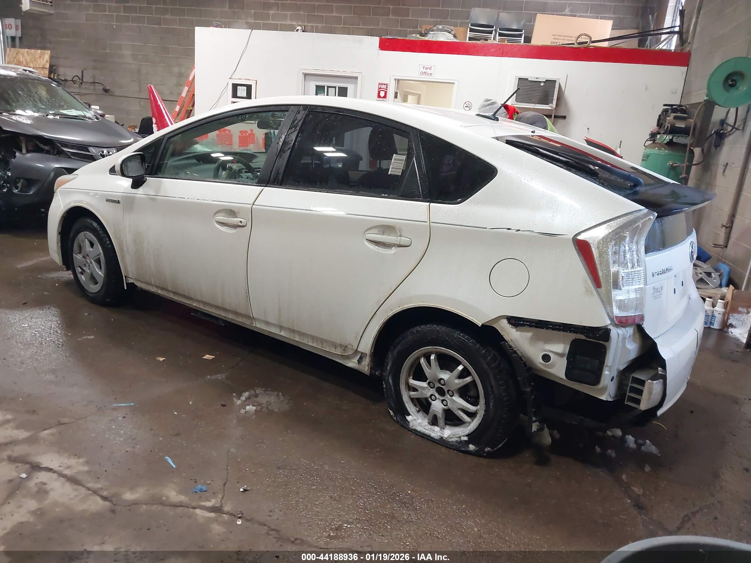 TOYOTA PRIUS image 3