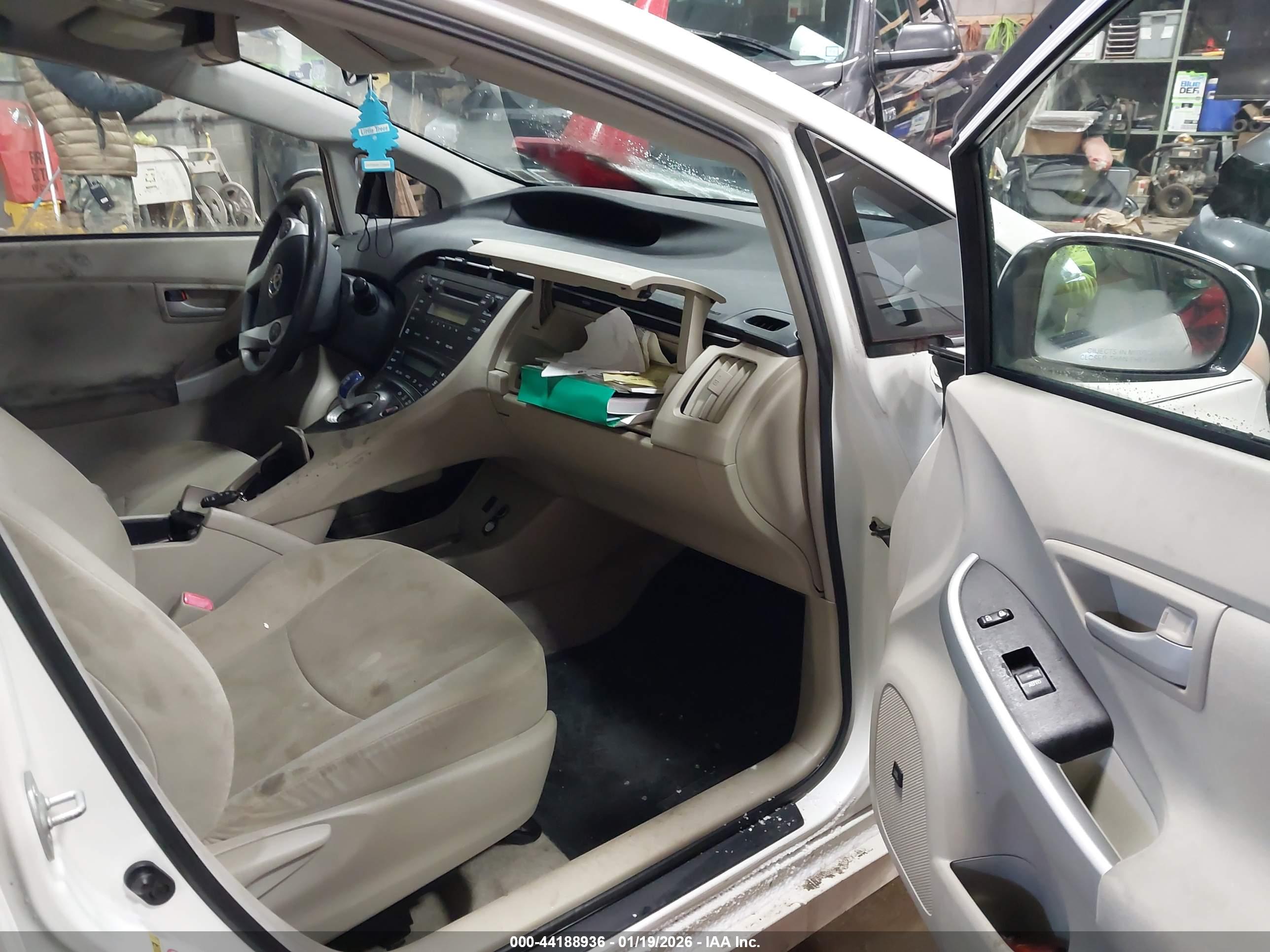 TOYOTA PRIUS image 5