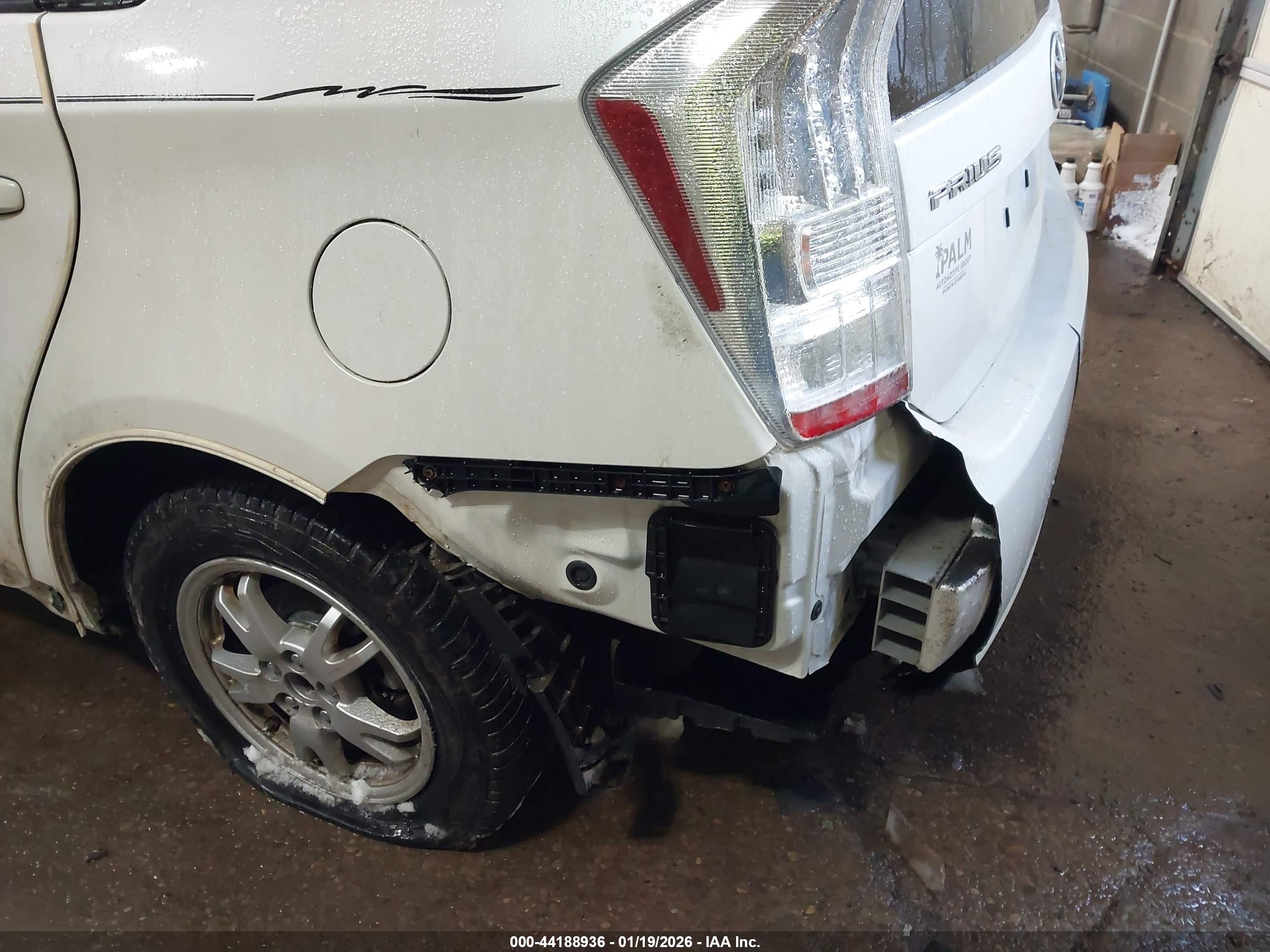 TOYOTA PRIUS image 6