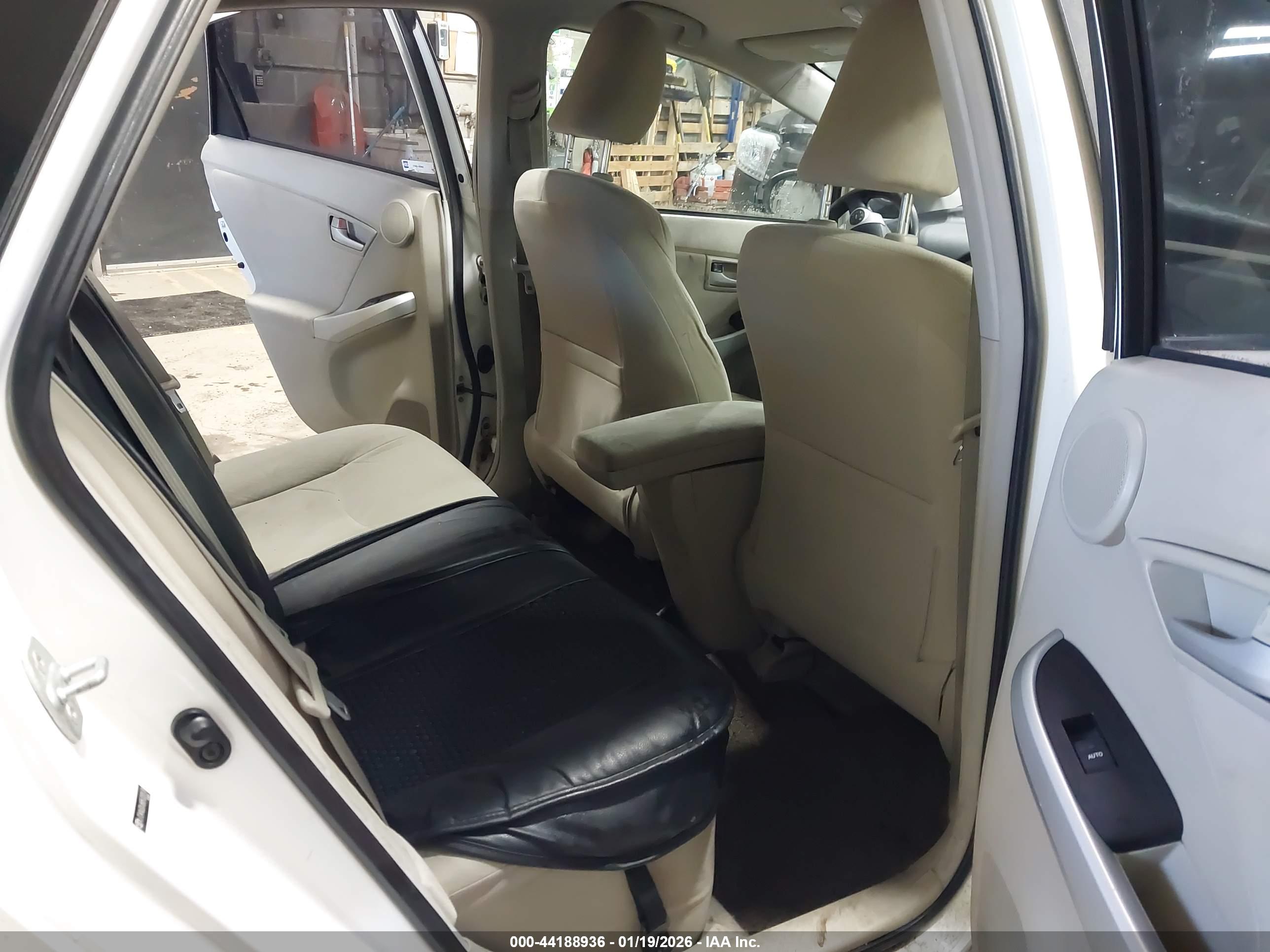 TOYOTA PRIUS image 8